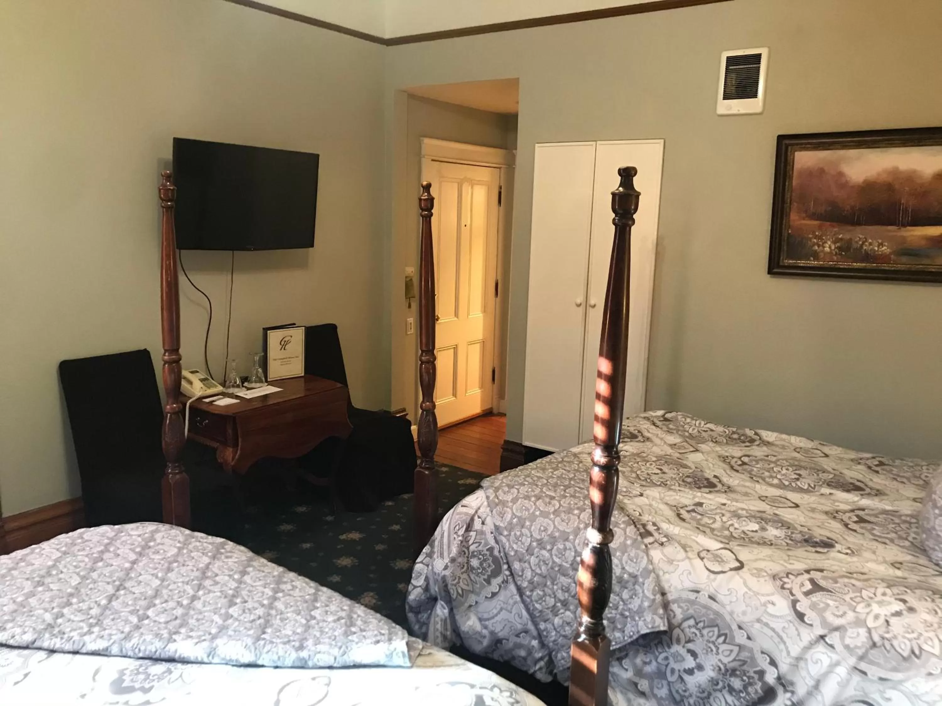 Queen Room with Two Queen Beds in The Campbell House Inn