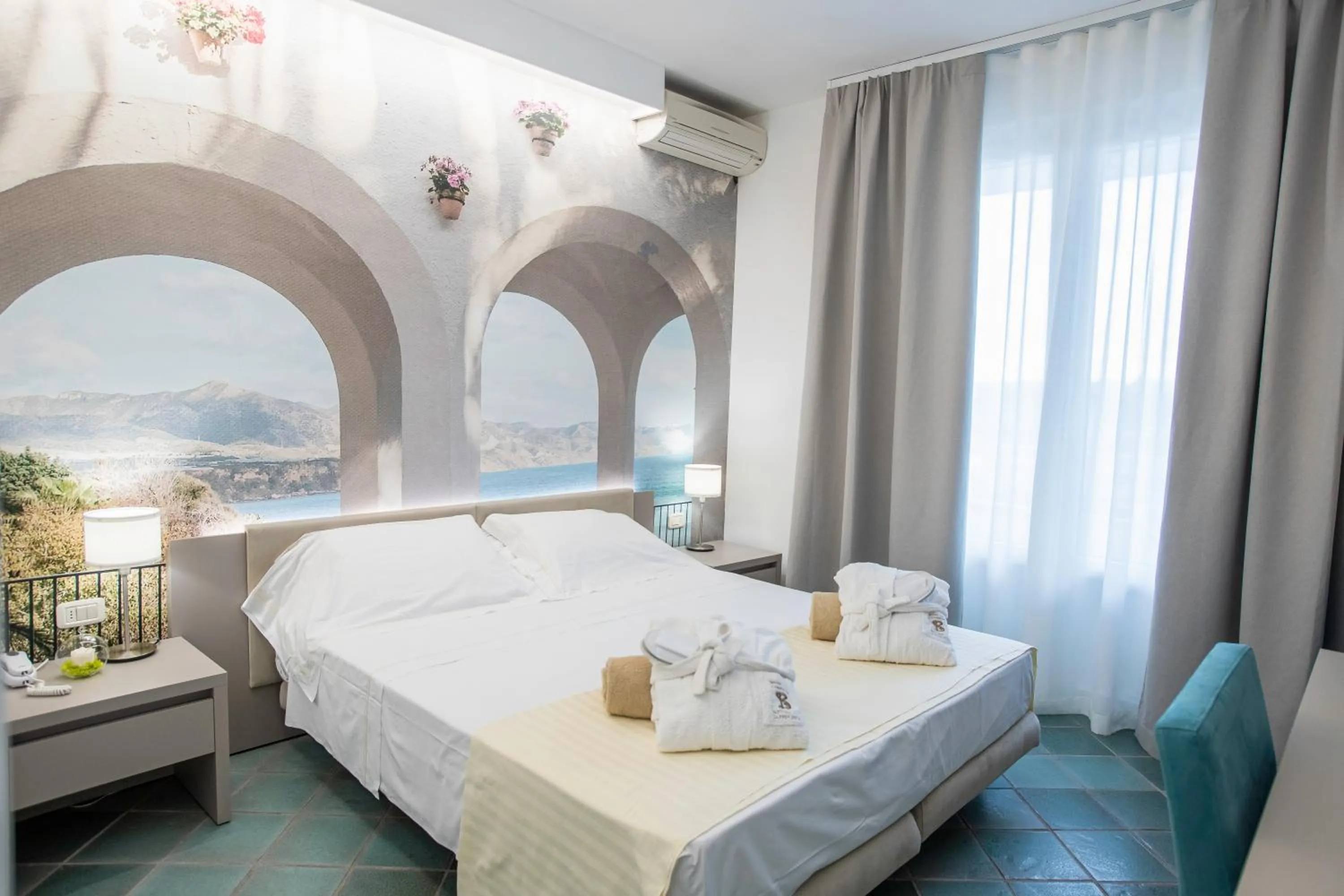 Double Room with Balcony and Harbor View in Hotel L'Approdo
