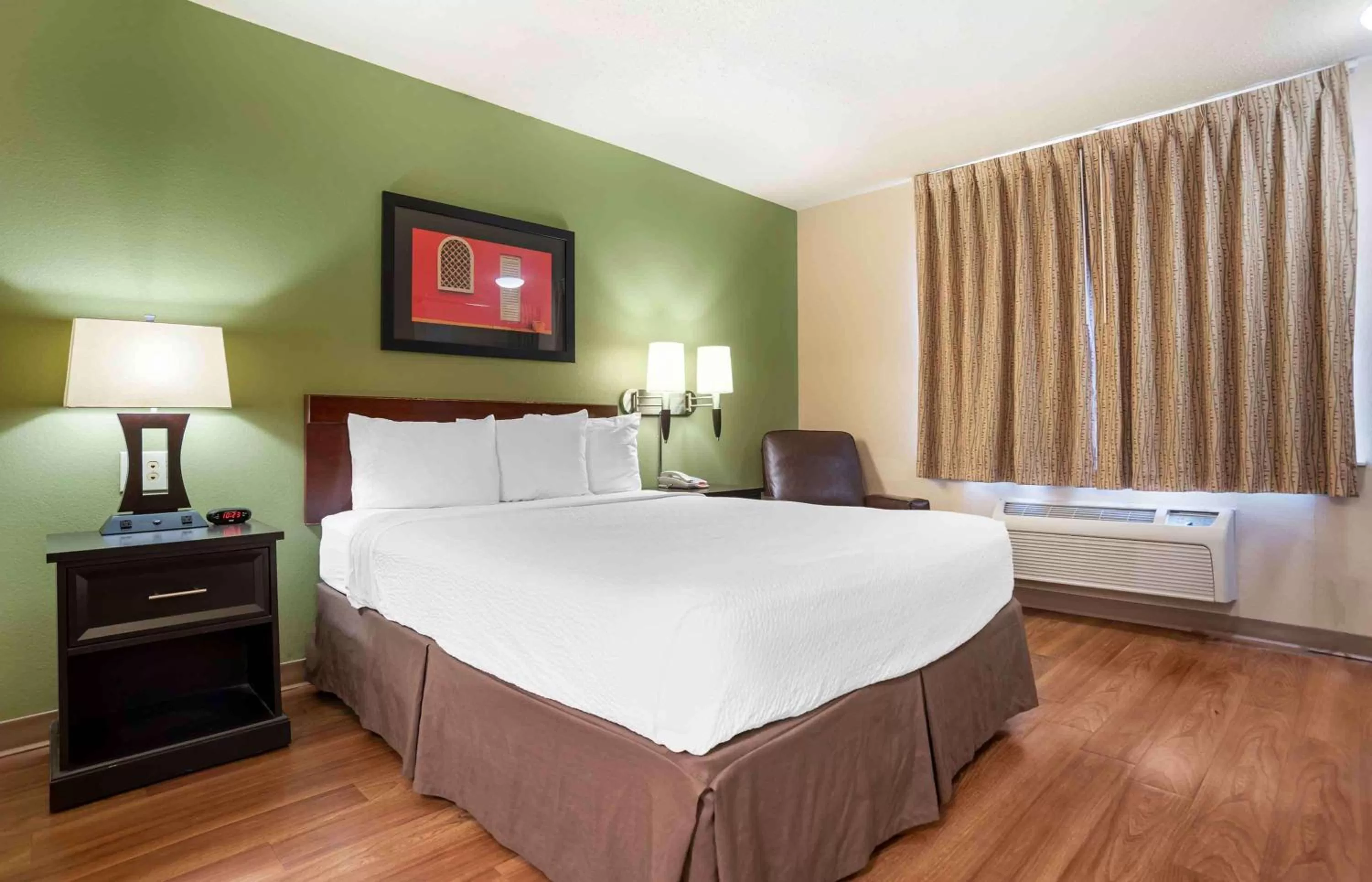 Queen Studio - Non-Smoking in Extended Stay America Select Suites - Baton Rouge - Citiplace