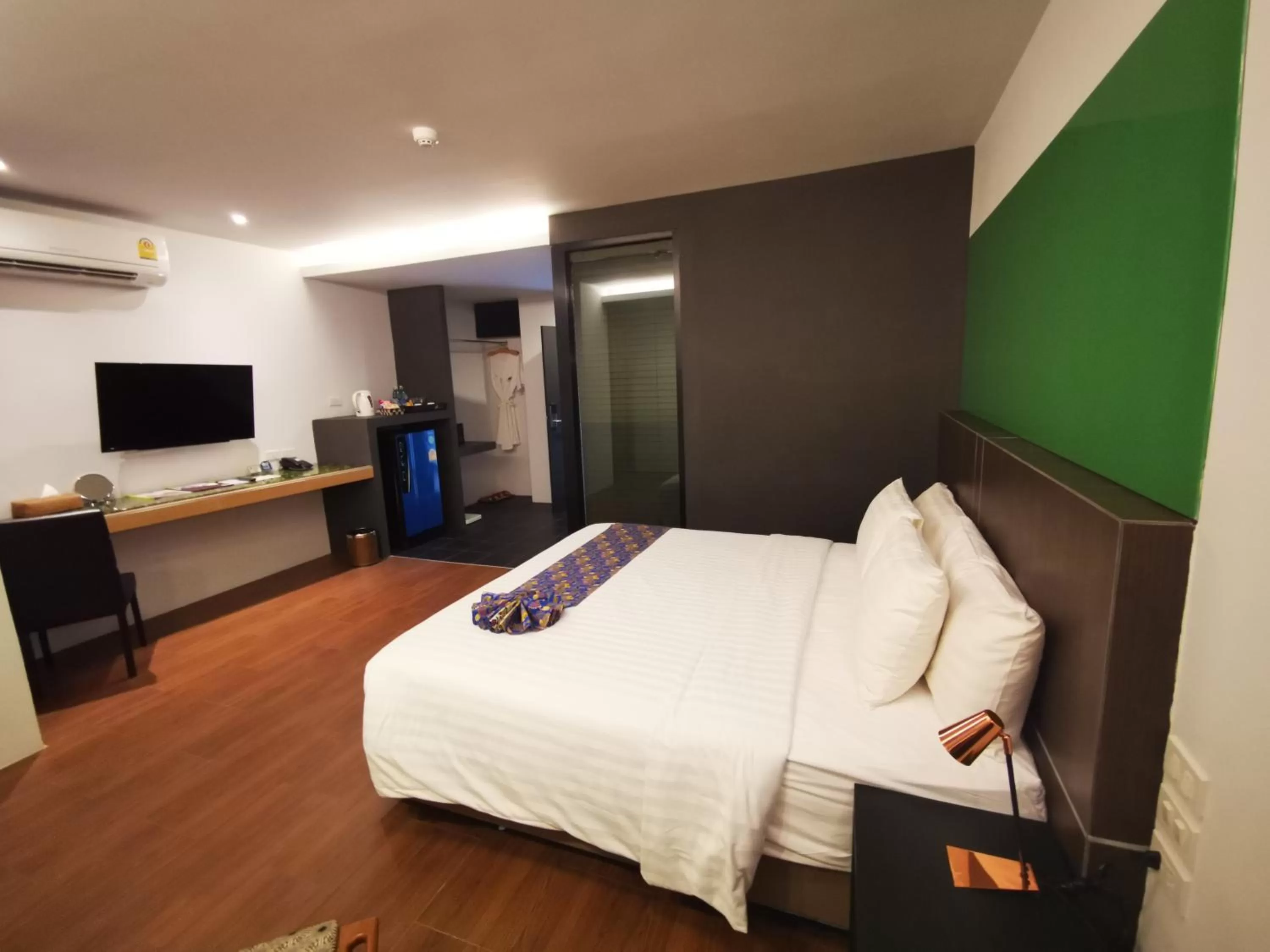 Deluxe King Room in Mandy Nok Hotel