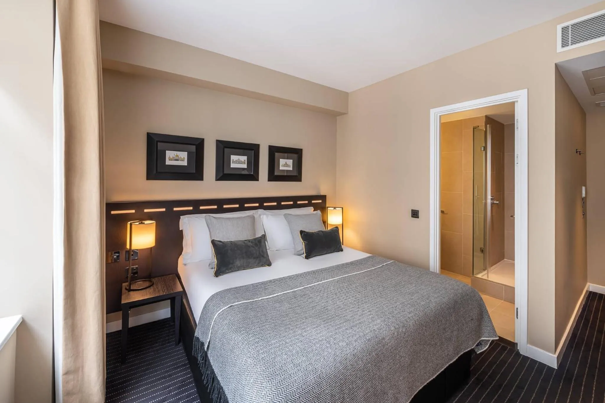 Standard Double Room in The Resident Victoria