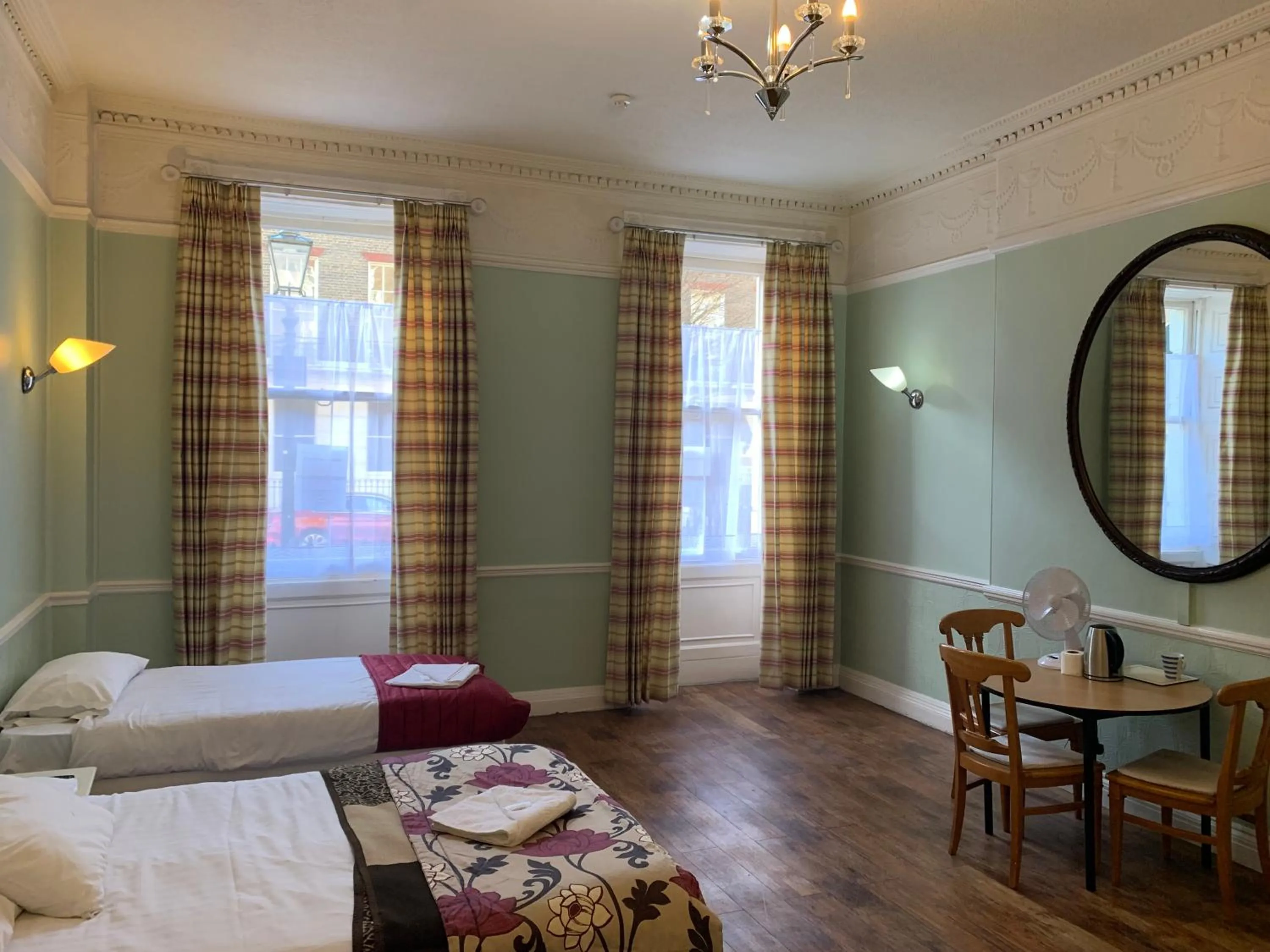 Standard Twin Room with Shared Bathroom in Thanet Hotel