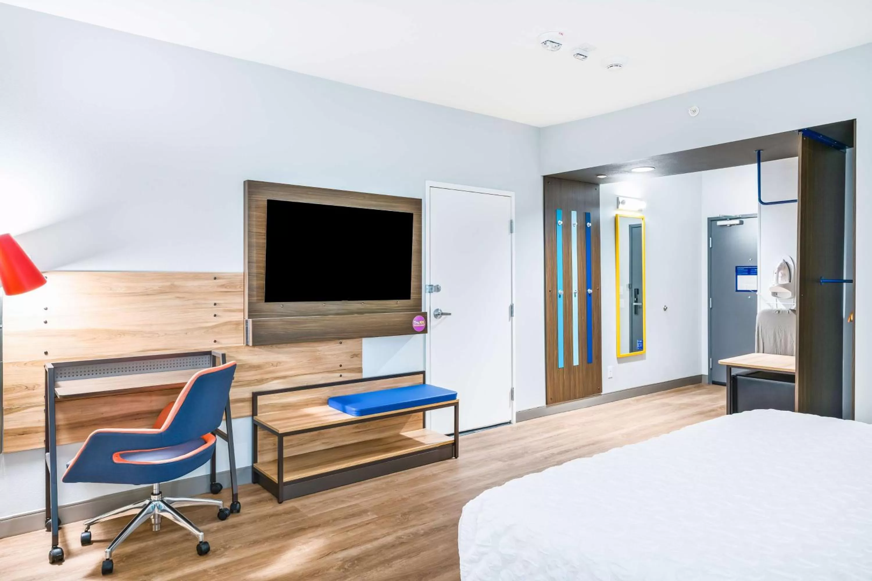 King Room with Bath Tub - Mobility Accessible in Tru By Hilton Midland, Tx