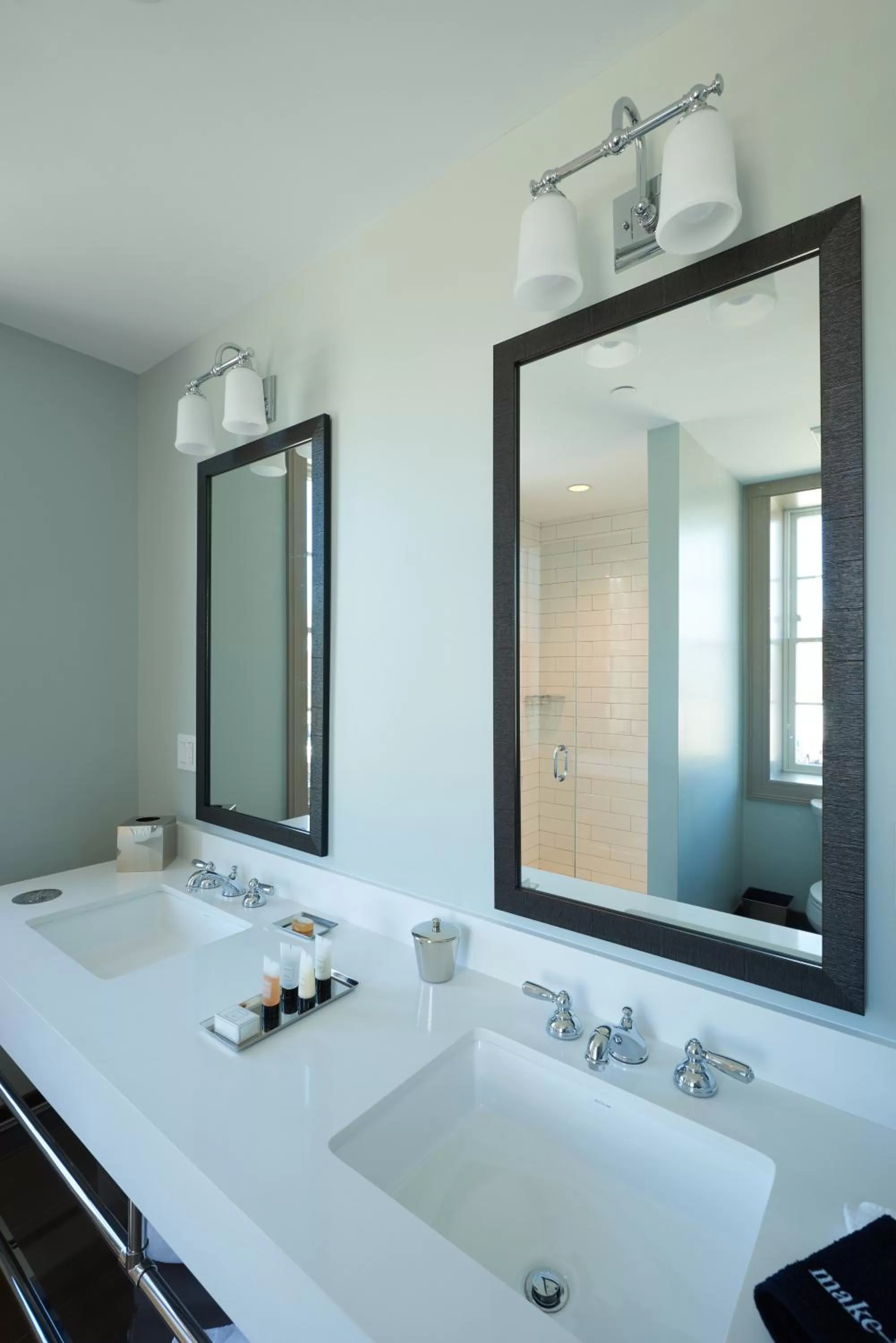 Standard King Room in The Groton Inn