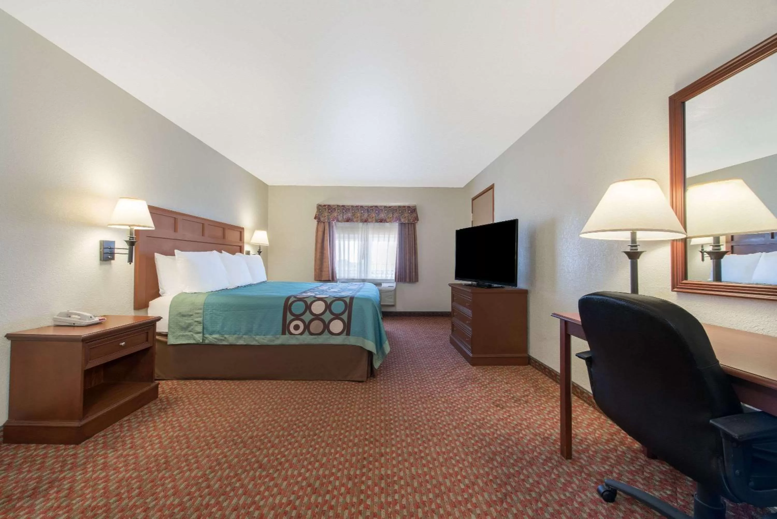 1 King Bed, Mobilty/Hearing Accessible Room, Bathtub w/Grab Bars, Non-Smoking in Super 8 by Wyndham Abilene South
