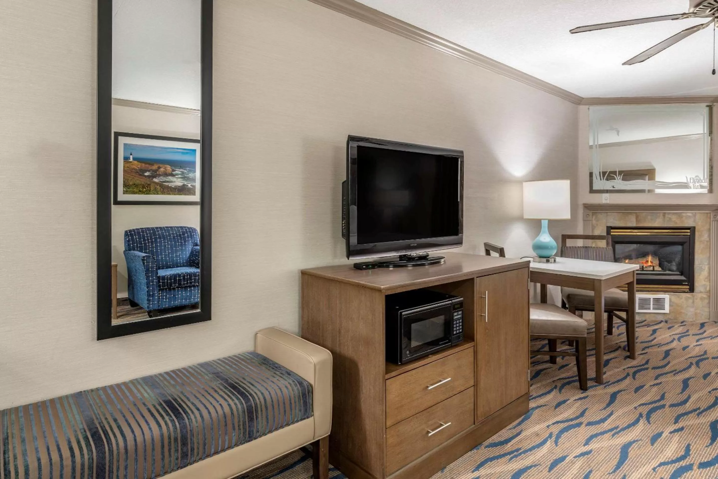 King Suite with Sofa Bed and Hot Tub in Elizabeth Oceanfront Suites, Ascend Hotel Collection