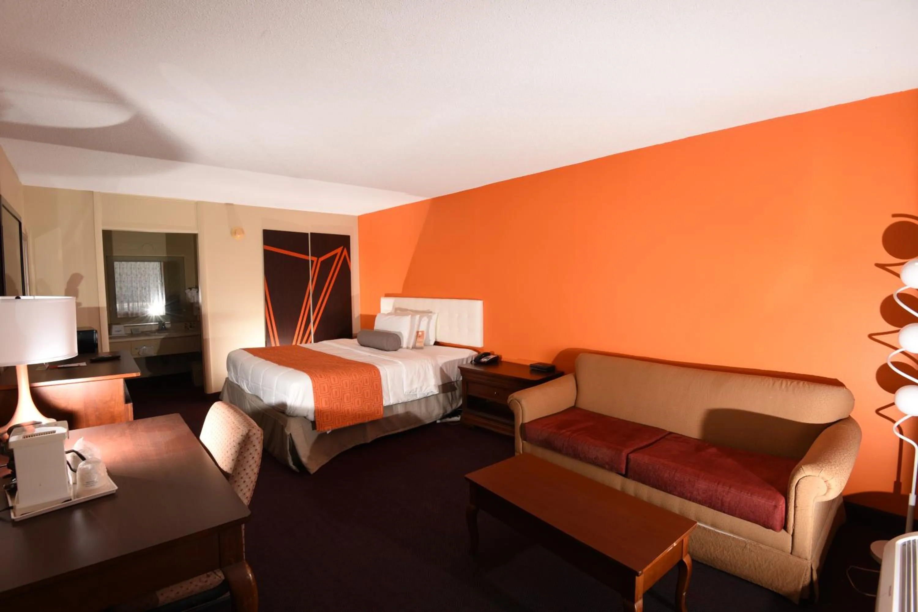 King Room - Non-Smoking in Howard Johnson by Wyndham Salem Hotel & Conference Center