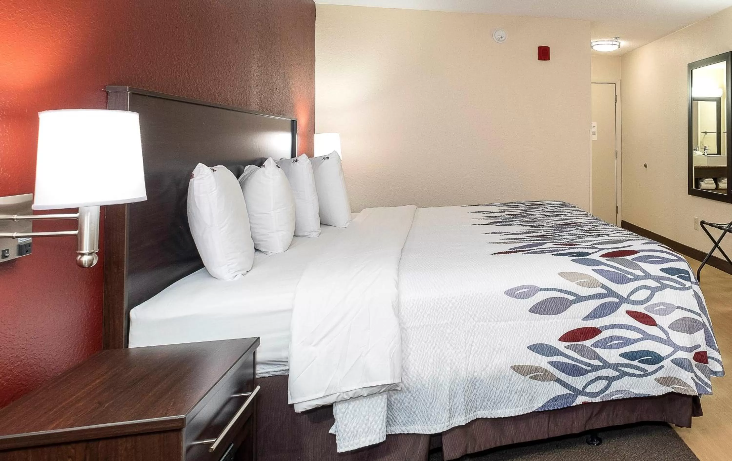 Deluxe King Room Non-Smoking in Red Roof Inn Gaffney