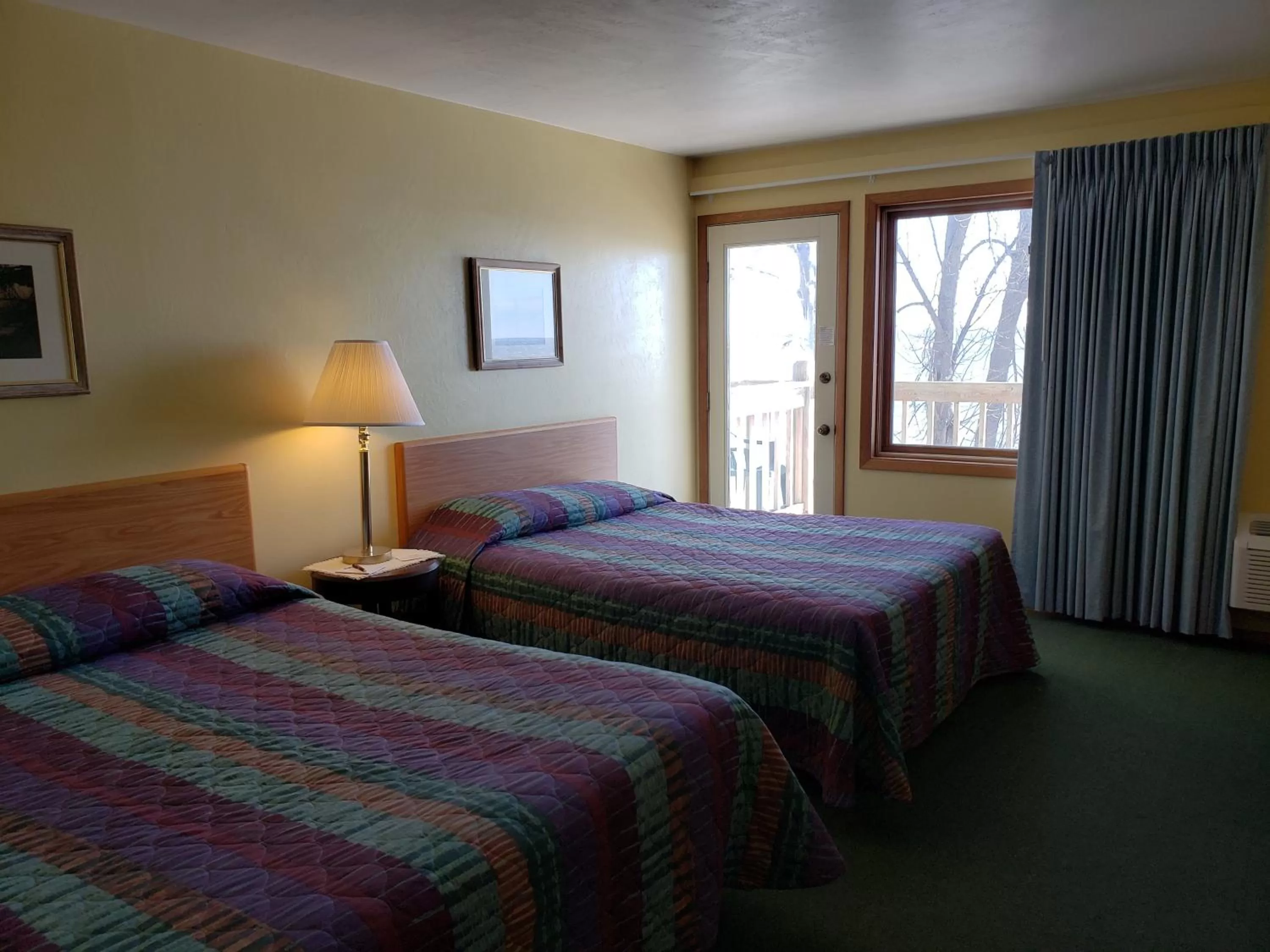 Double Room with Lake View in Algoma Beach Motel