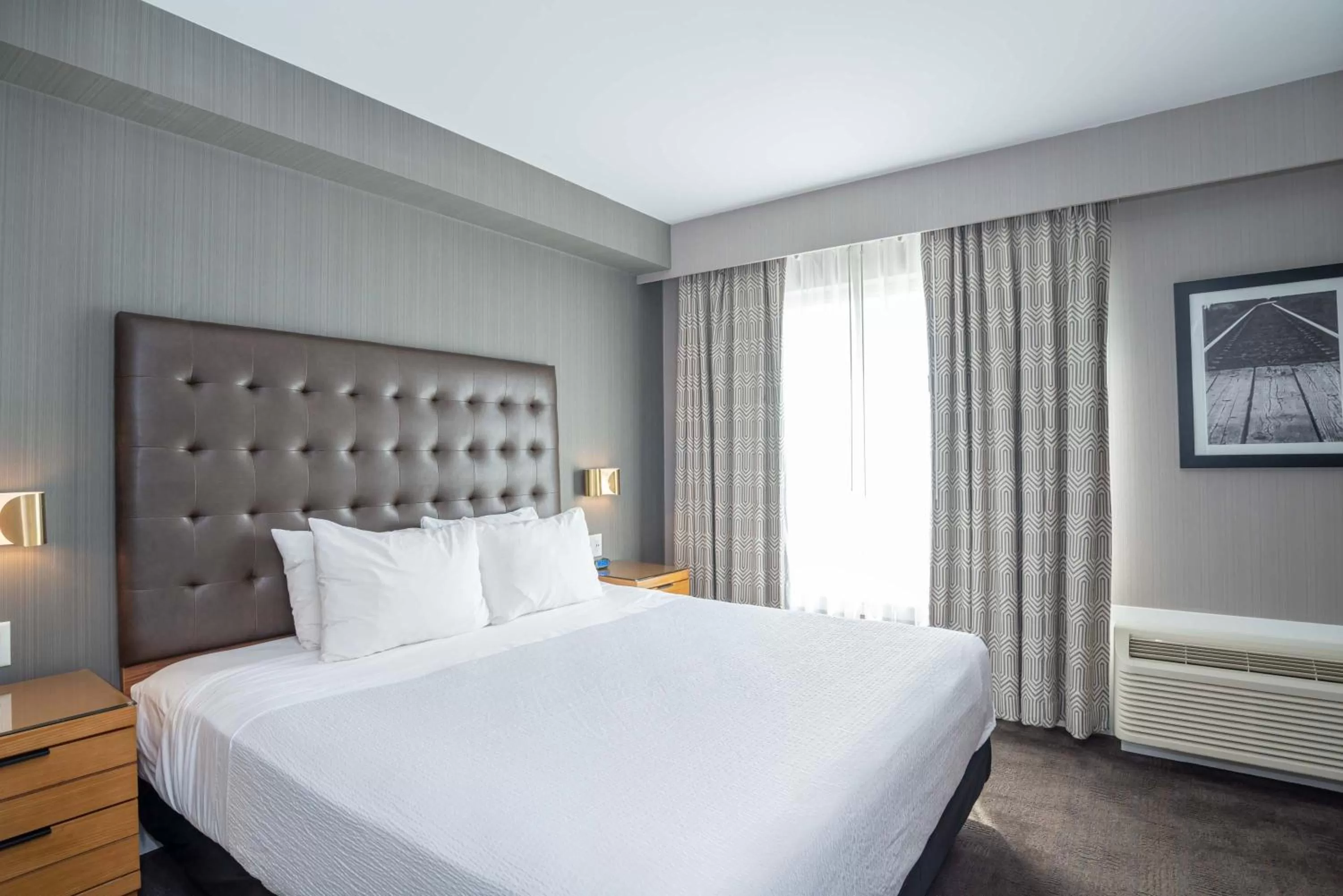 Standard Suite, 1 King Bed, Sofa Bed, Kitchenette in Sandman Hotel Hamilton