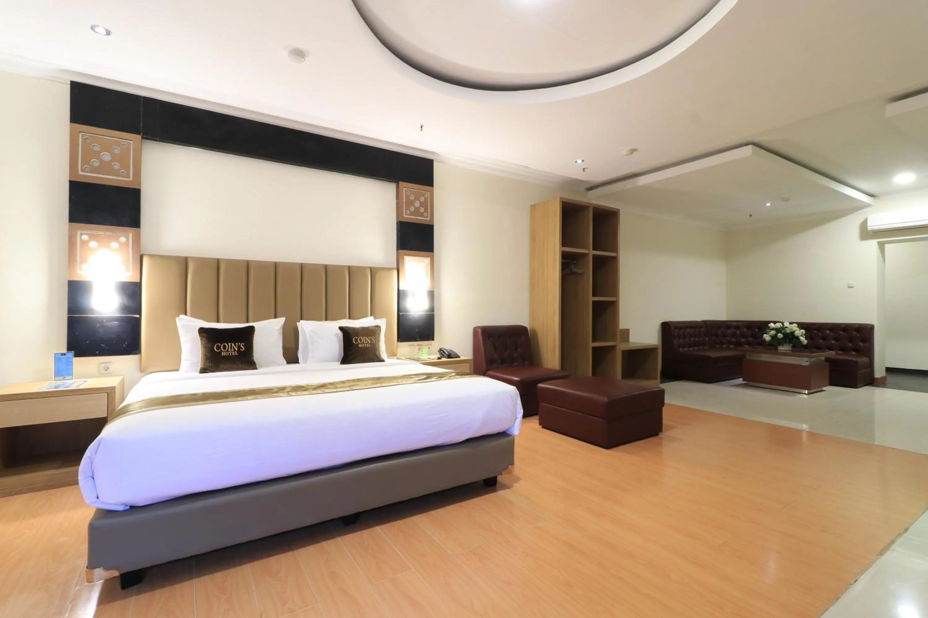 Deluxe Junior Suite in Coins Hotel Jakarta
