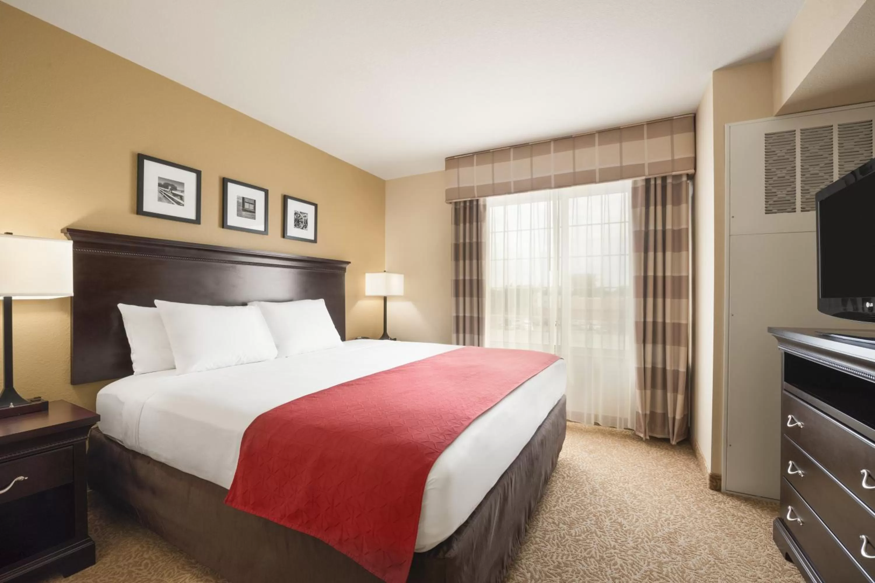 Executive King Room with Disability Access in Country Inn & Suites by Radisson, Minot, ND