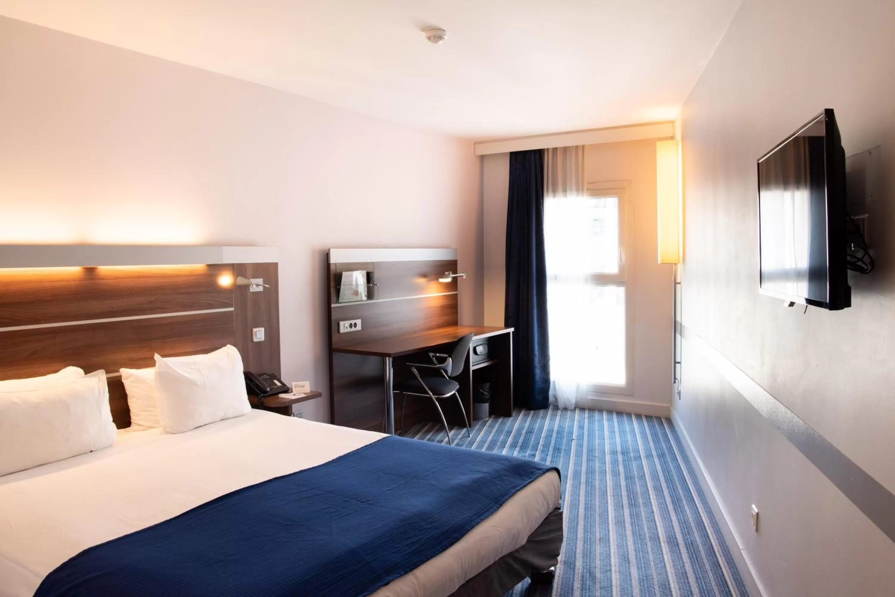 Standard Queen Room - single occupancy in Hôtel Marseille Centre Gare Saint-Charles