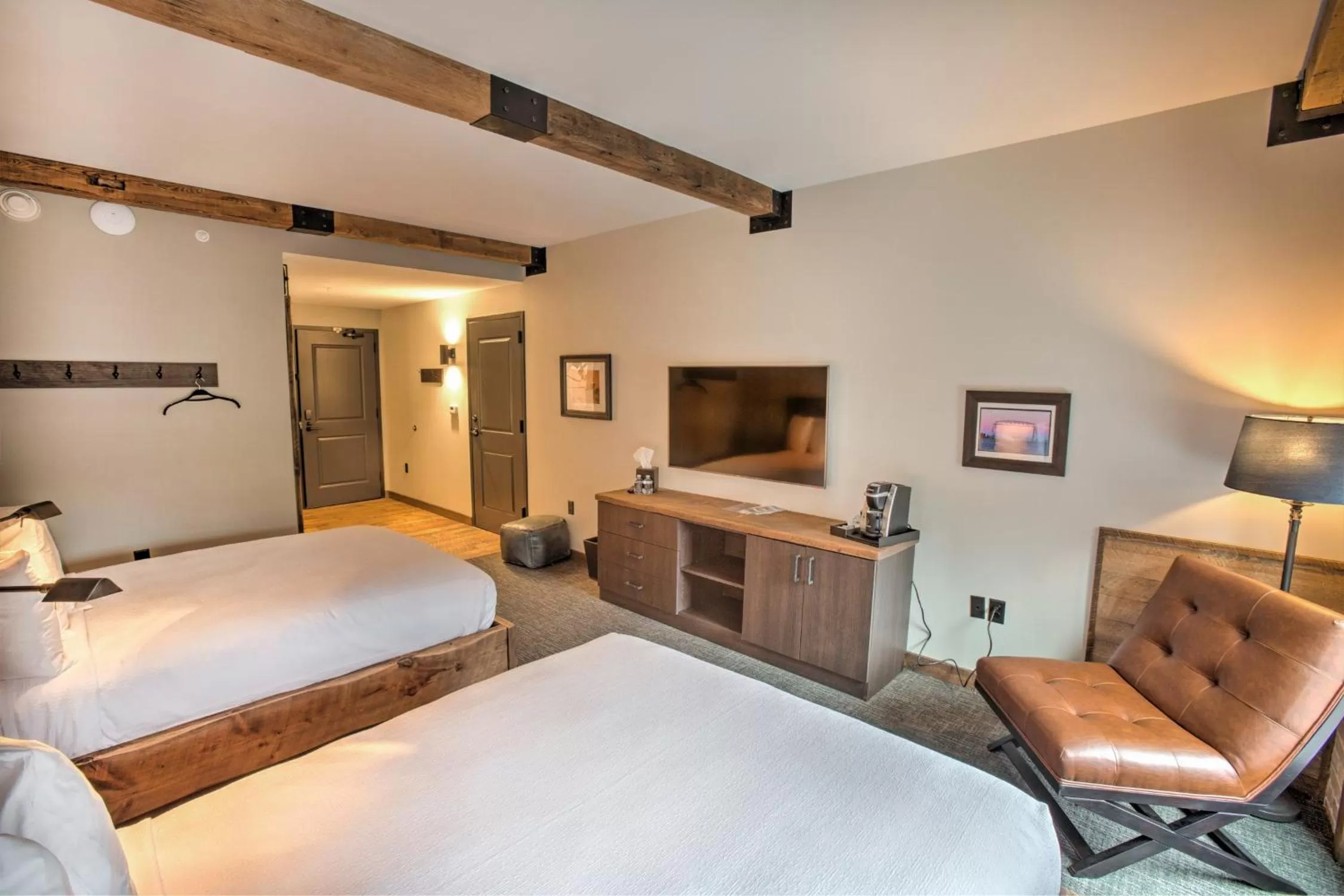 Queen Room - Disability Access in Hotel Crosby