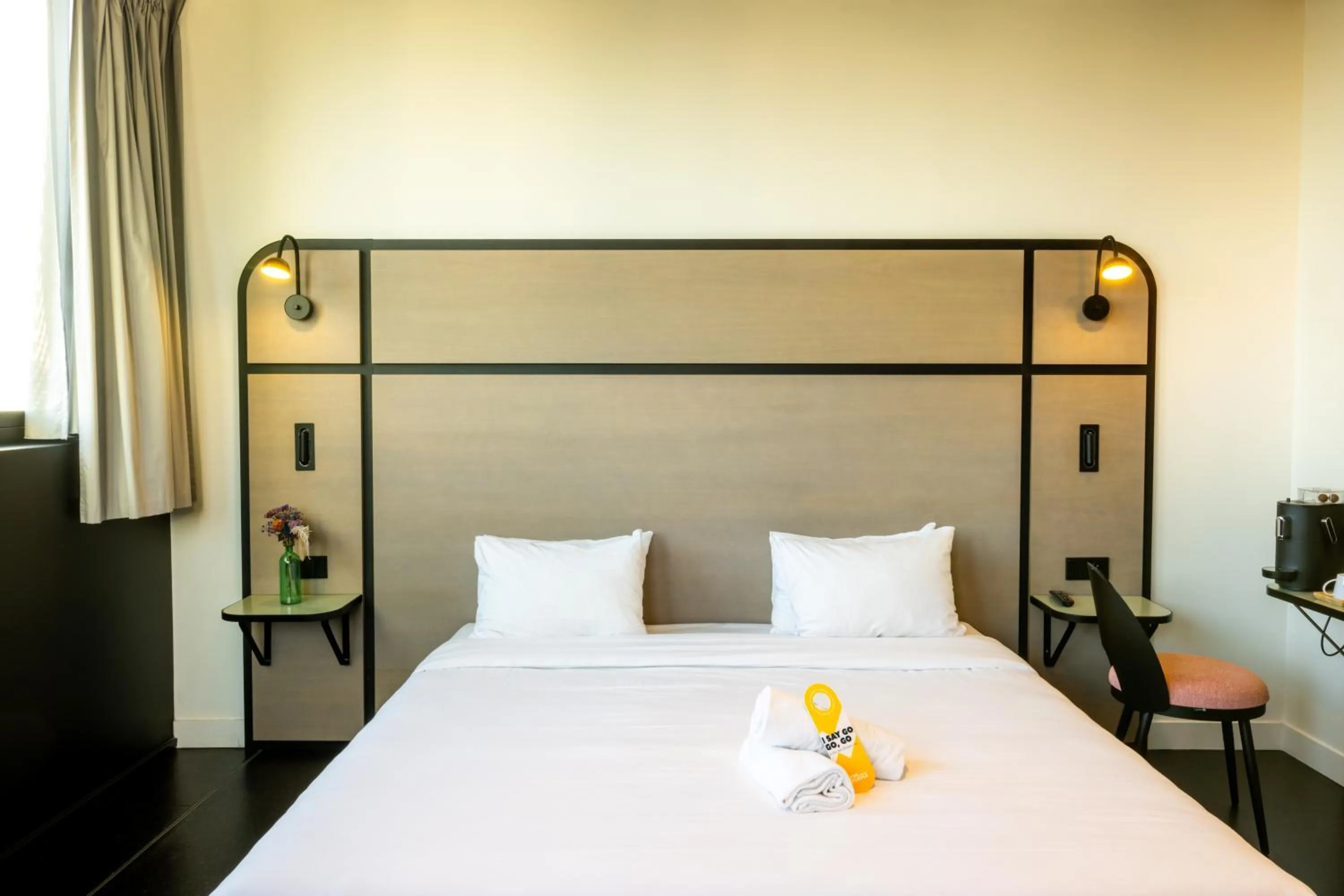 Double or Twin Room with View in The People - Paris Marais