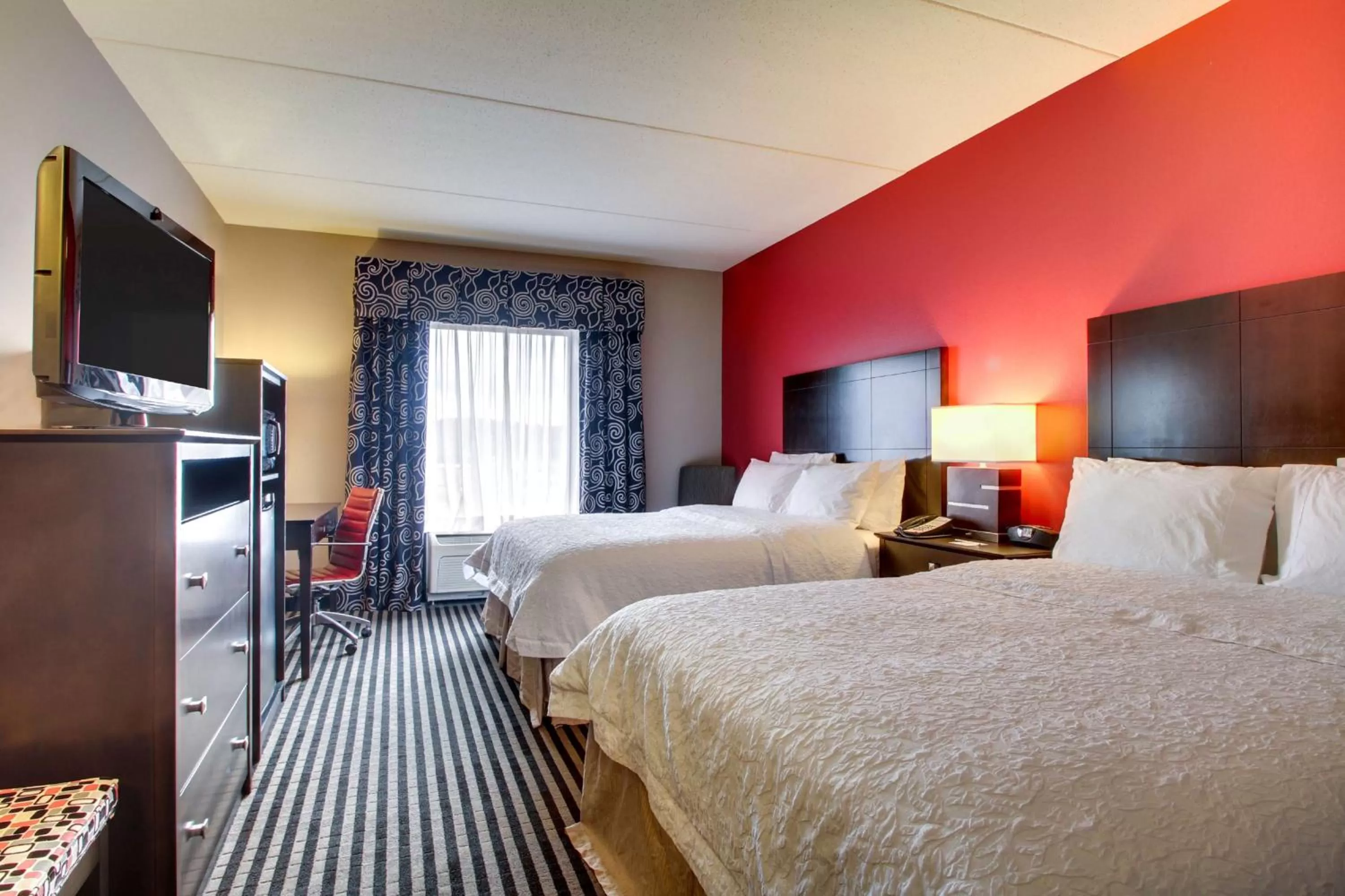 Queen Room with Two Queen Beds - Mobility and Hearing Access/Non-Smoking in Hampton Inn Birmingham/Leeds