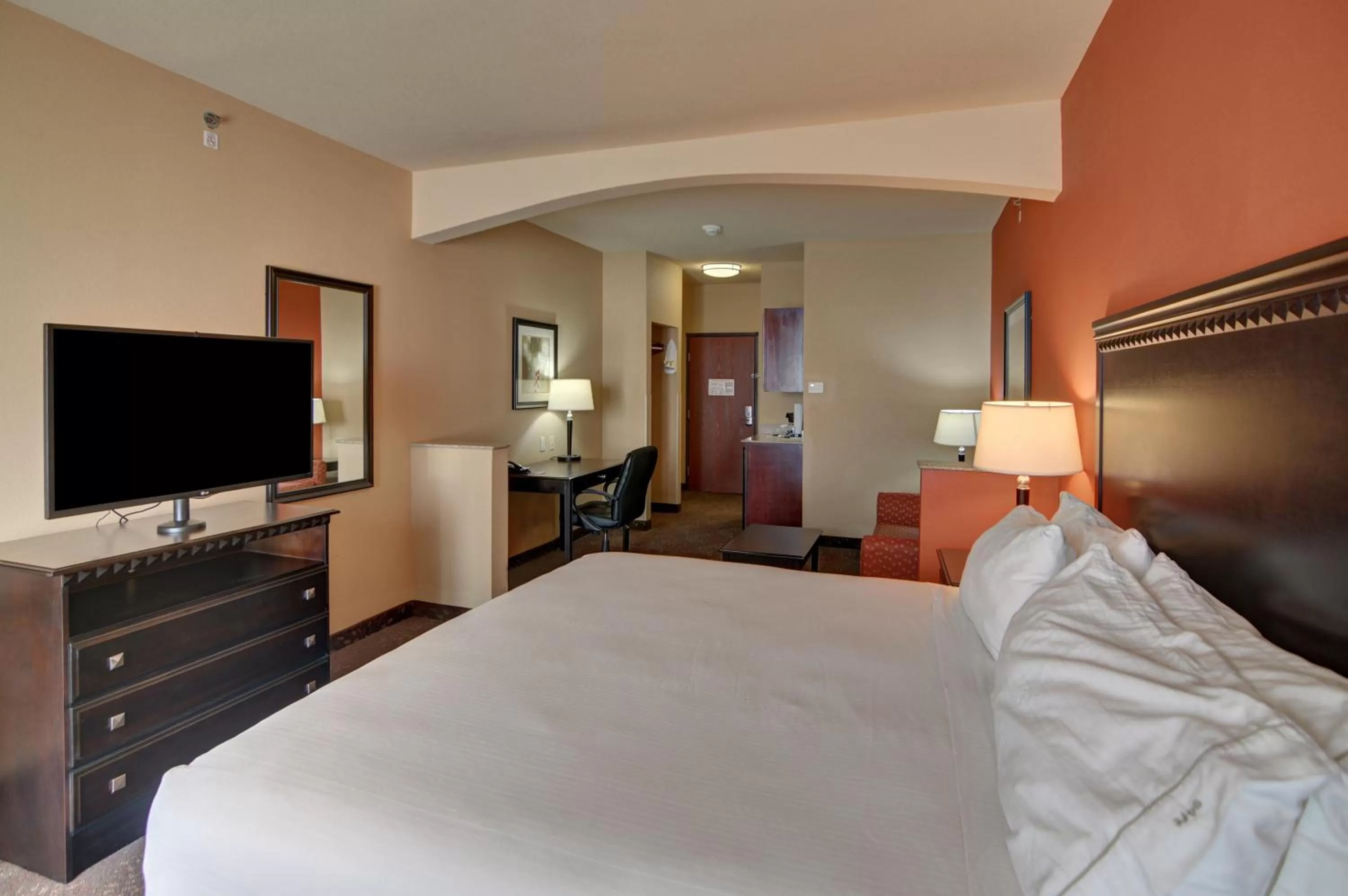King Suite in Holiday Inn Express Hotel and Suites Altus by IHG