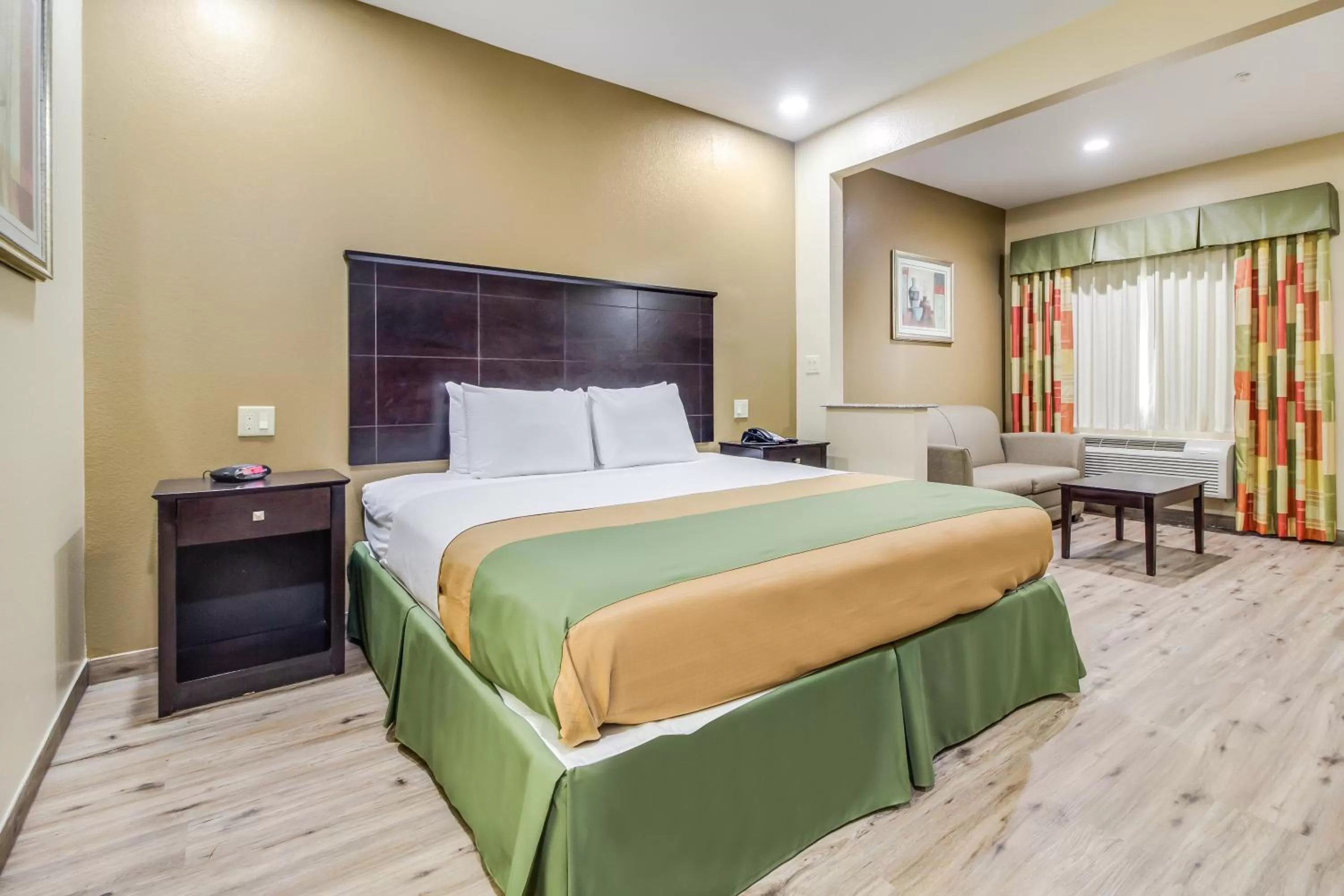King Room with One King Bed in Americas Best Value Inn & Suites Tomball