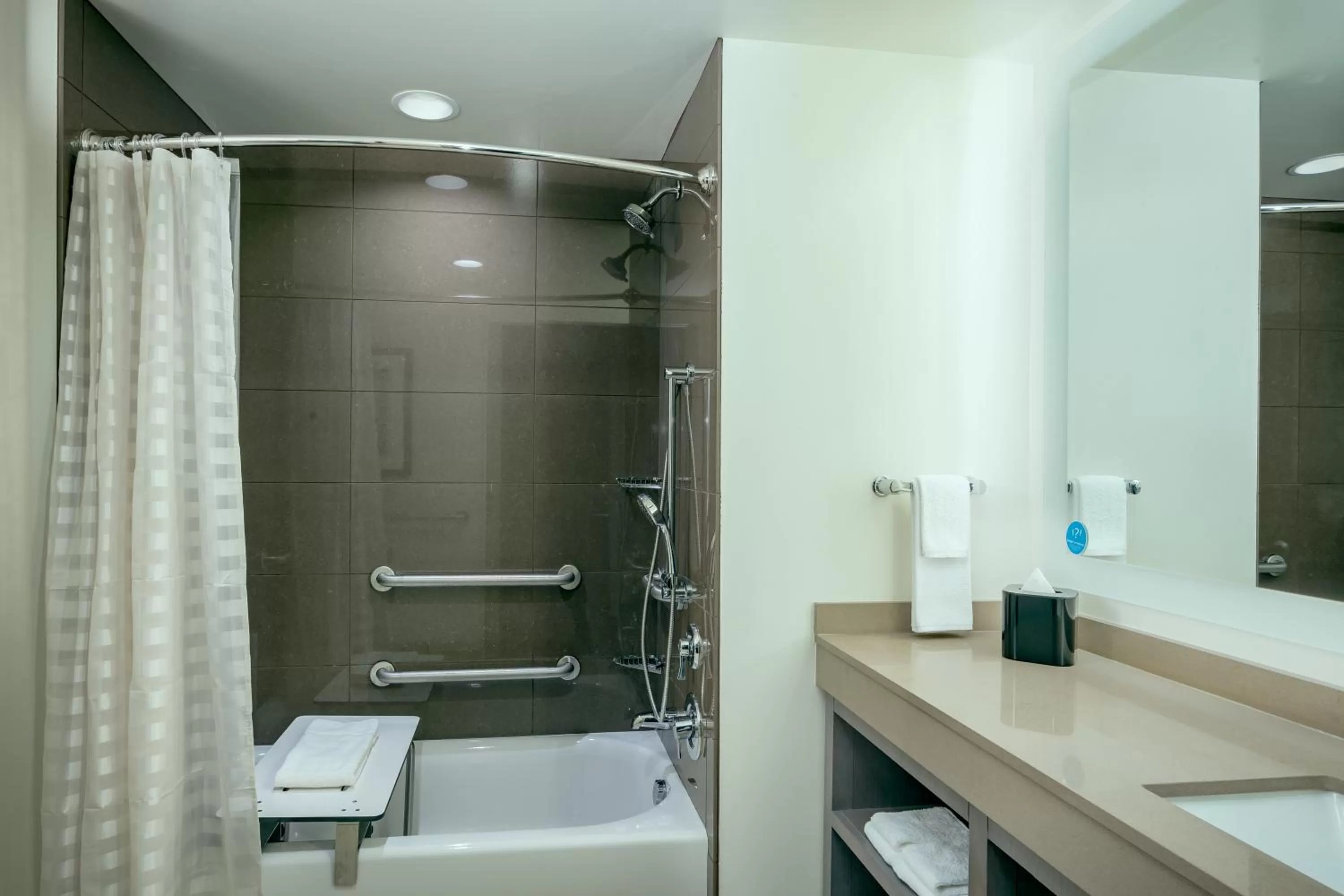 King Studio Suite with Kitchen and Accessible Tub in Hyatt House Anchorage