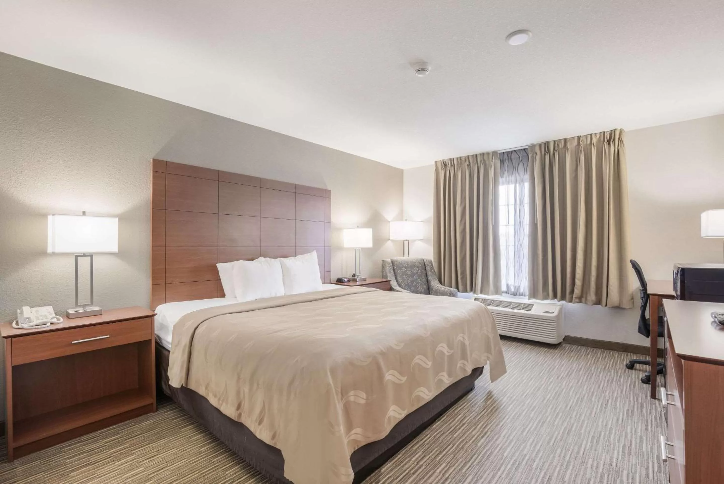 King Room in Quality Inn & Suites Lodi I-90