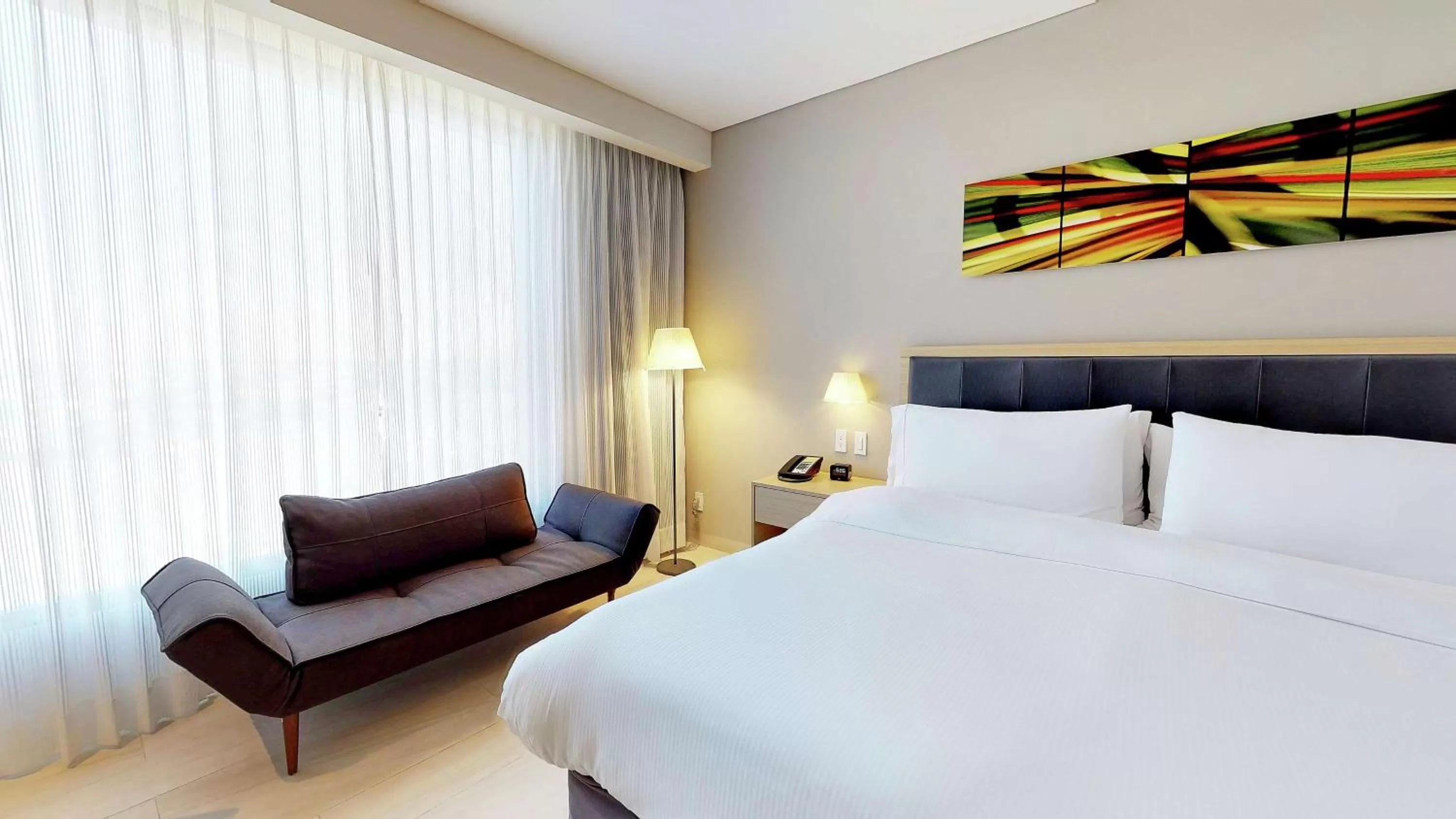 King Room with Roll-In Shower - Mobility Access in Hilton Garden Inn Merida