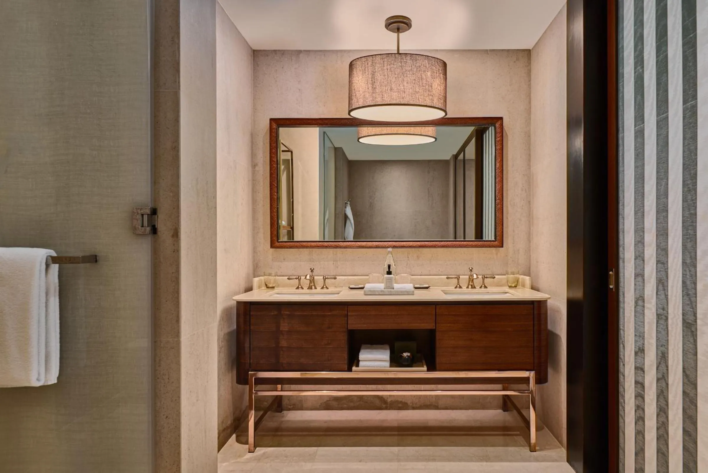 Grand Studio King Room in Rosewood Bangkok