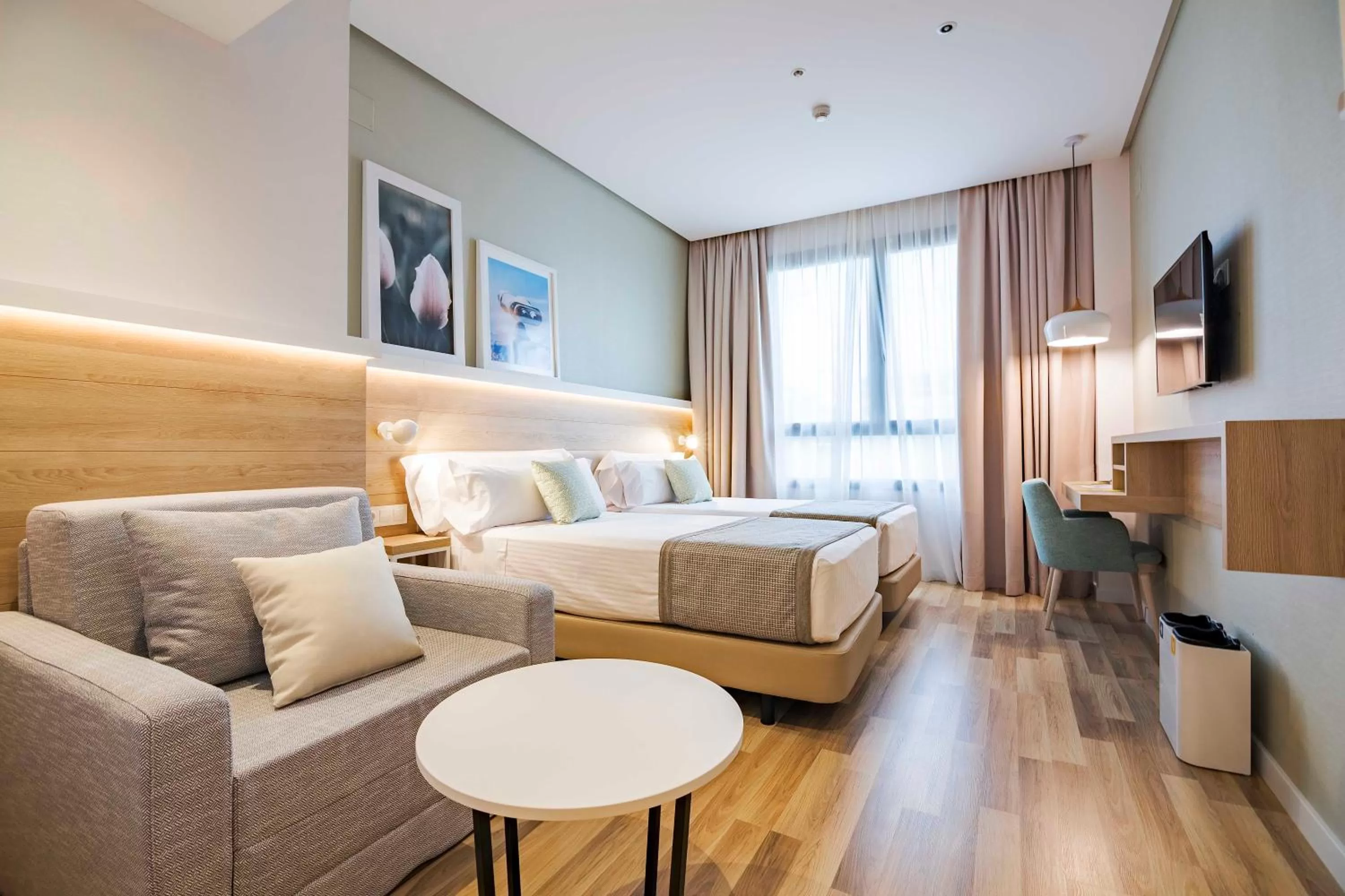 Twin Room in Golden Hotel Barcelona