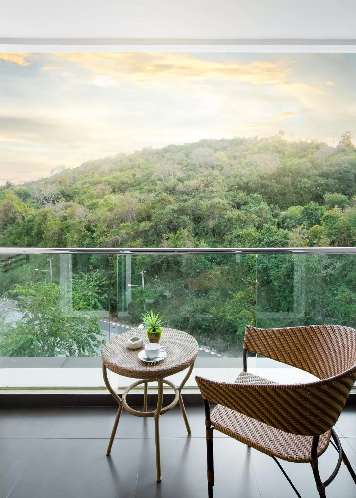 Deluxe Mountain Room in Balihai Bay Pattaya