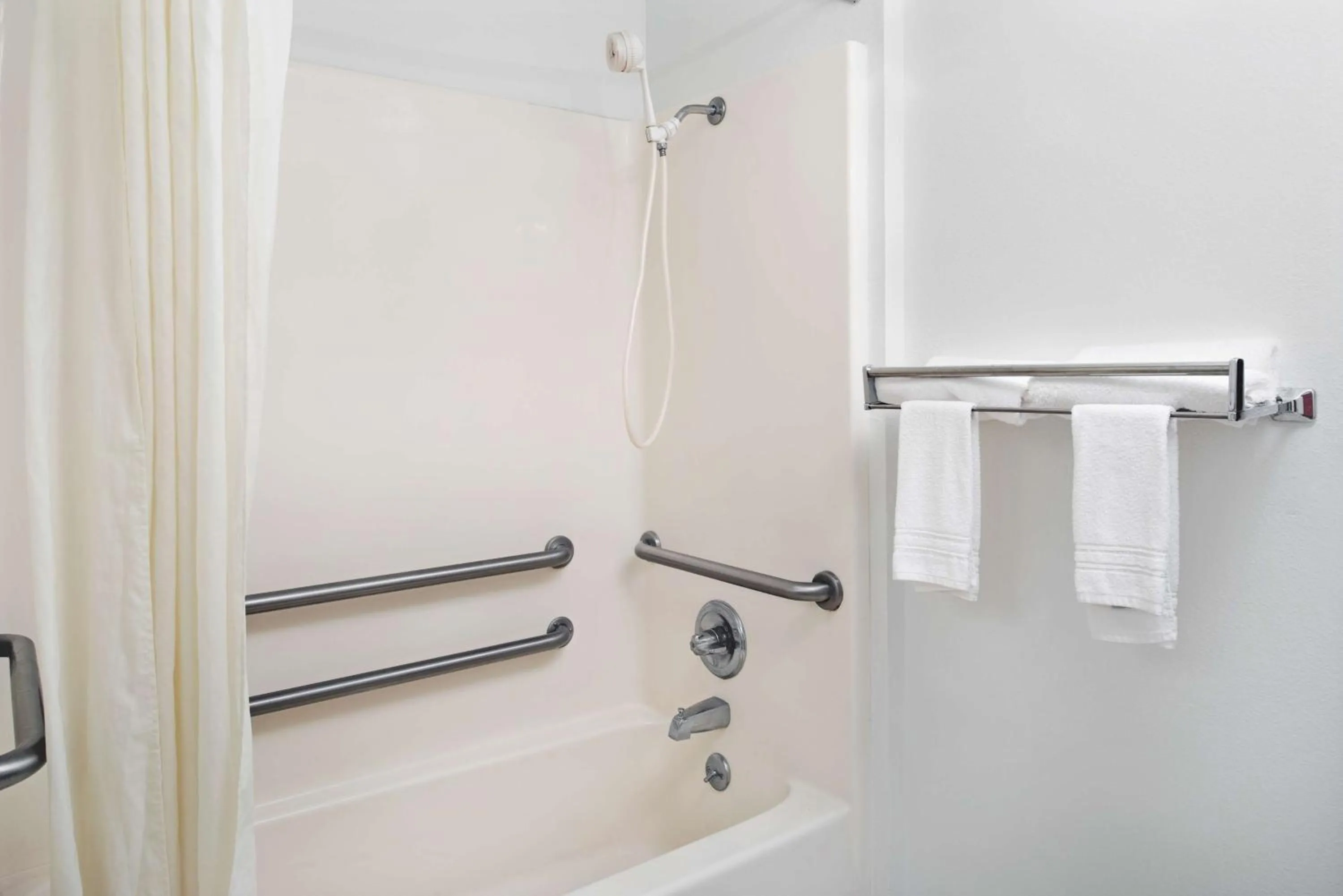 King Room in Rodeway Inn Red Oak