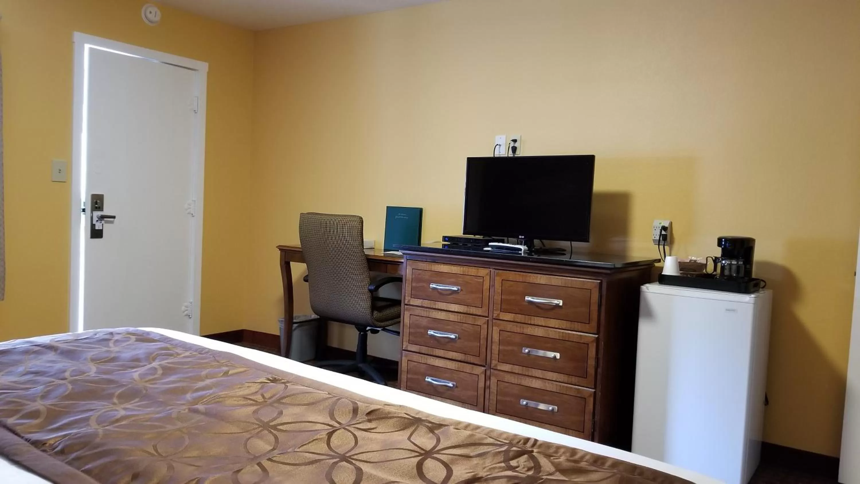 Deluxe King Room in Forks Motel