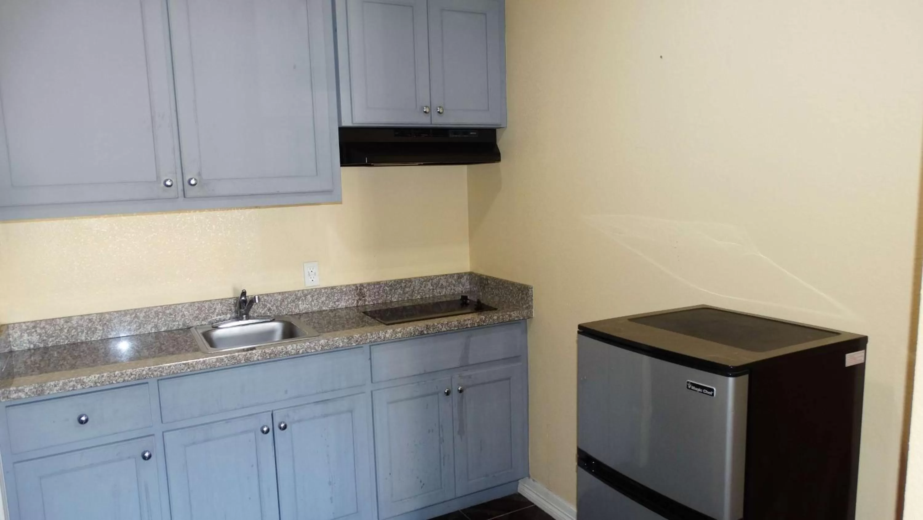 Standard King Room - Non-Smoking  in Motel 6 Houston, TX – Willowbrook Mall