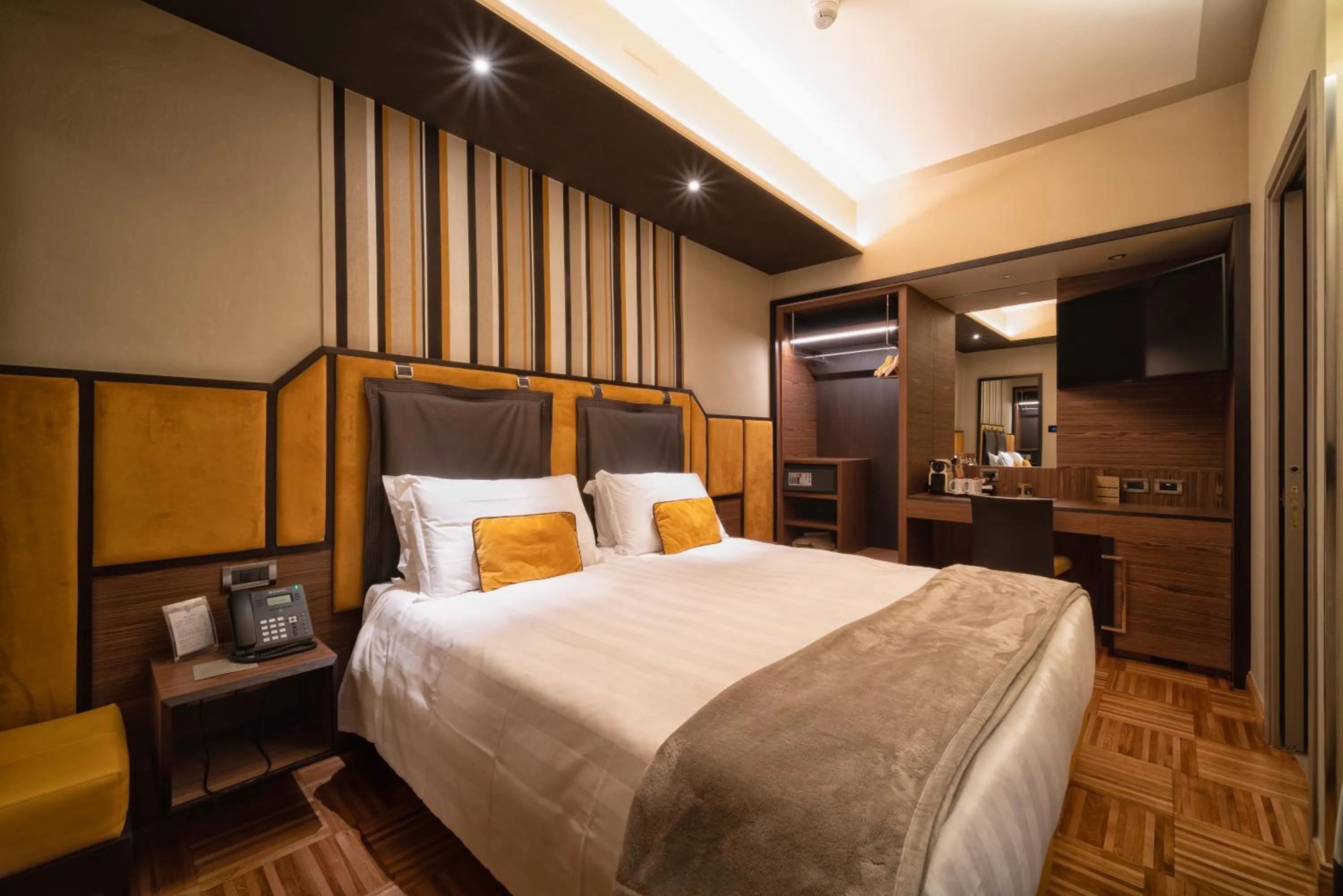 Small Double Room in Solo Experience Hotel