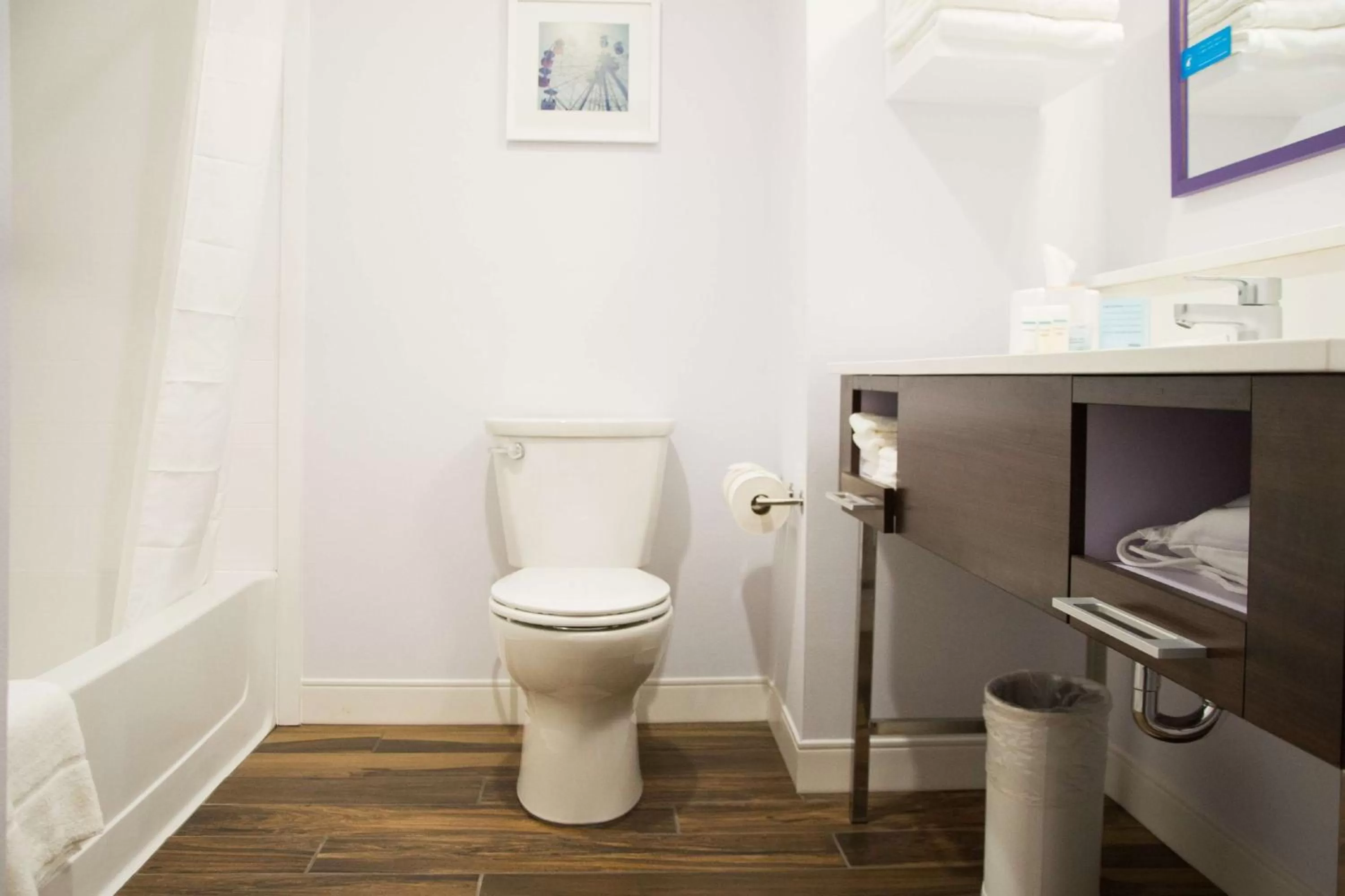 Queen Room with Two Queen Beds - Hearing Access in Hampton Inn & Suites Warrington Horsham