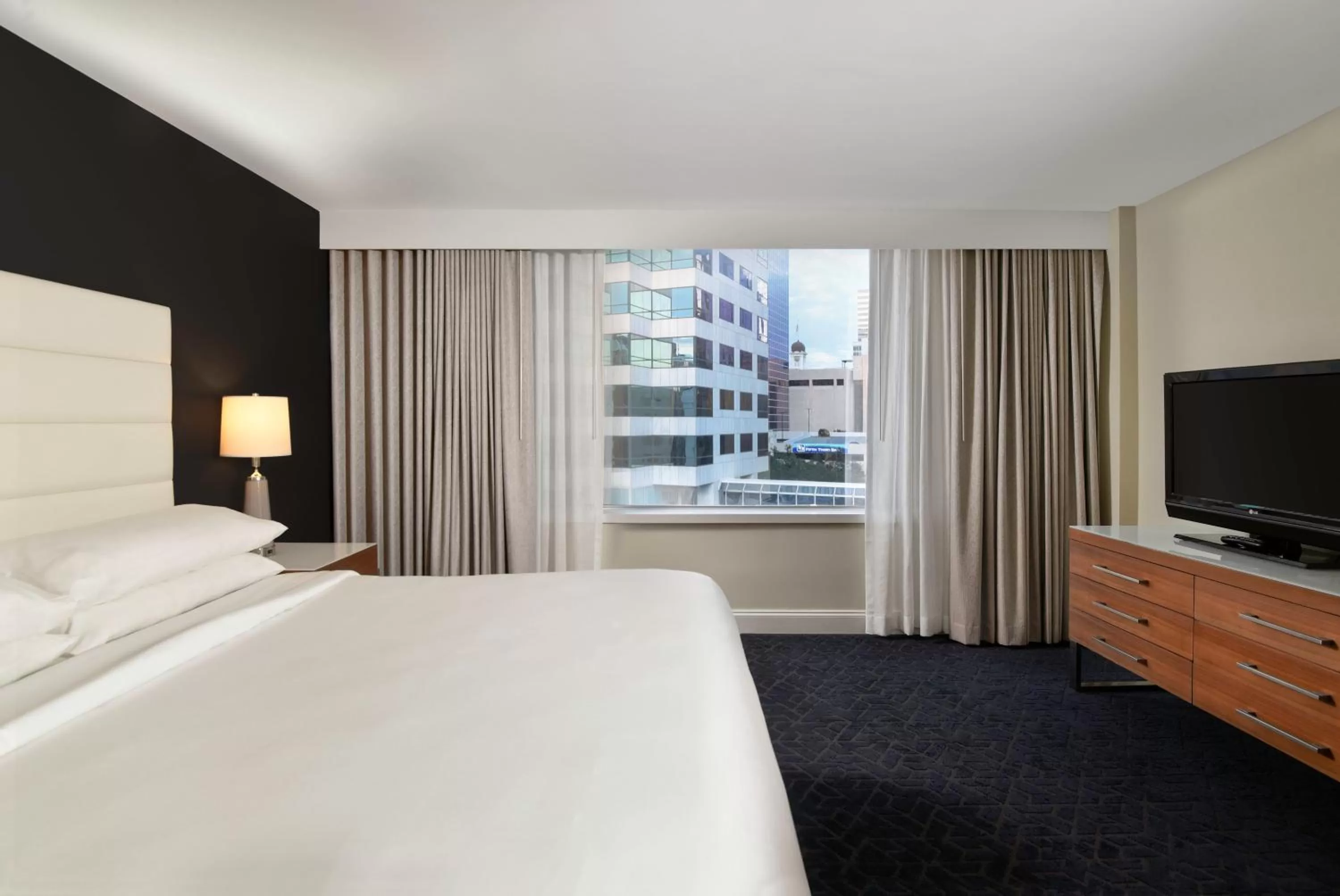 King Suite with City View in Hotel Tampa Riverwalk