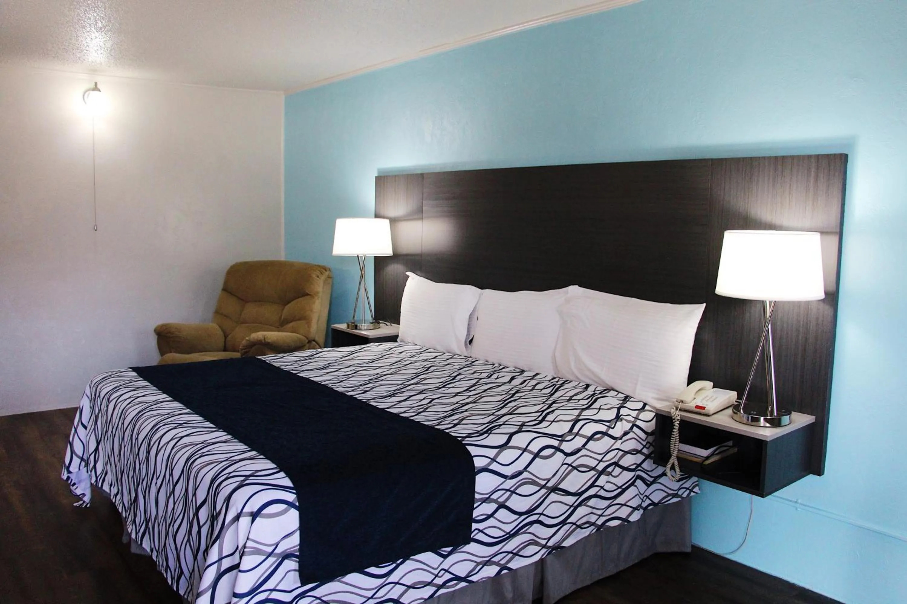 King Room - Smoking  in TexInn Motel New Boston