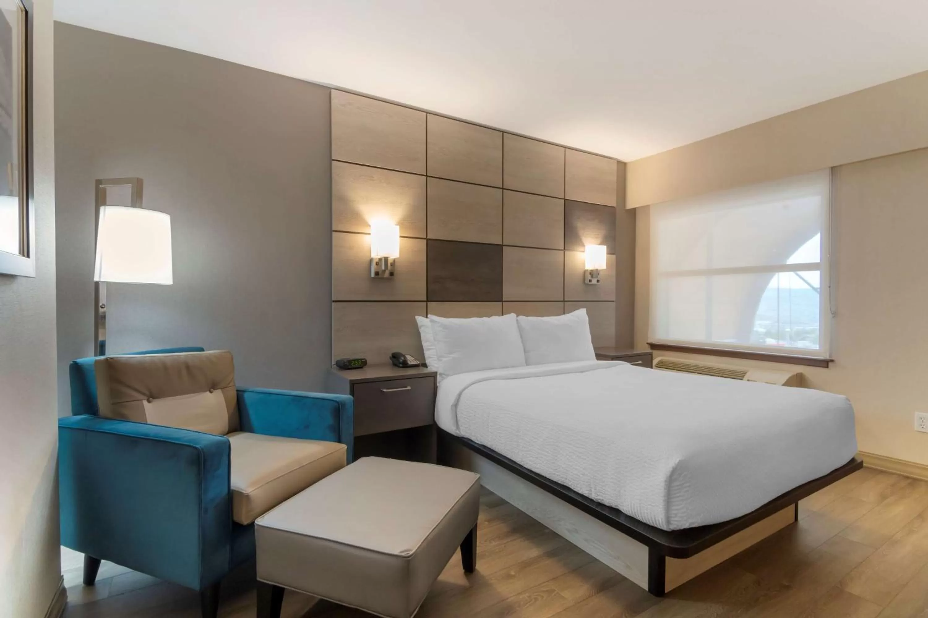 Queen Room - Mobility Access in Best Western Premier Aberdeen Kamloops