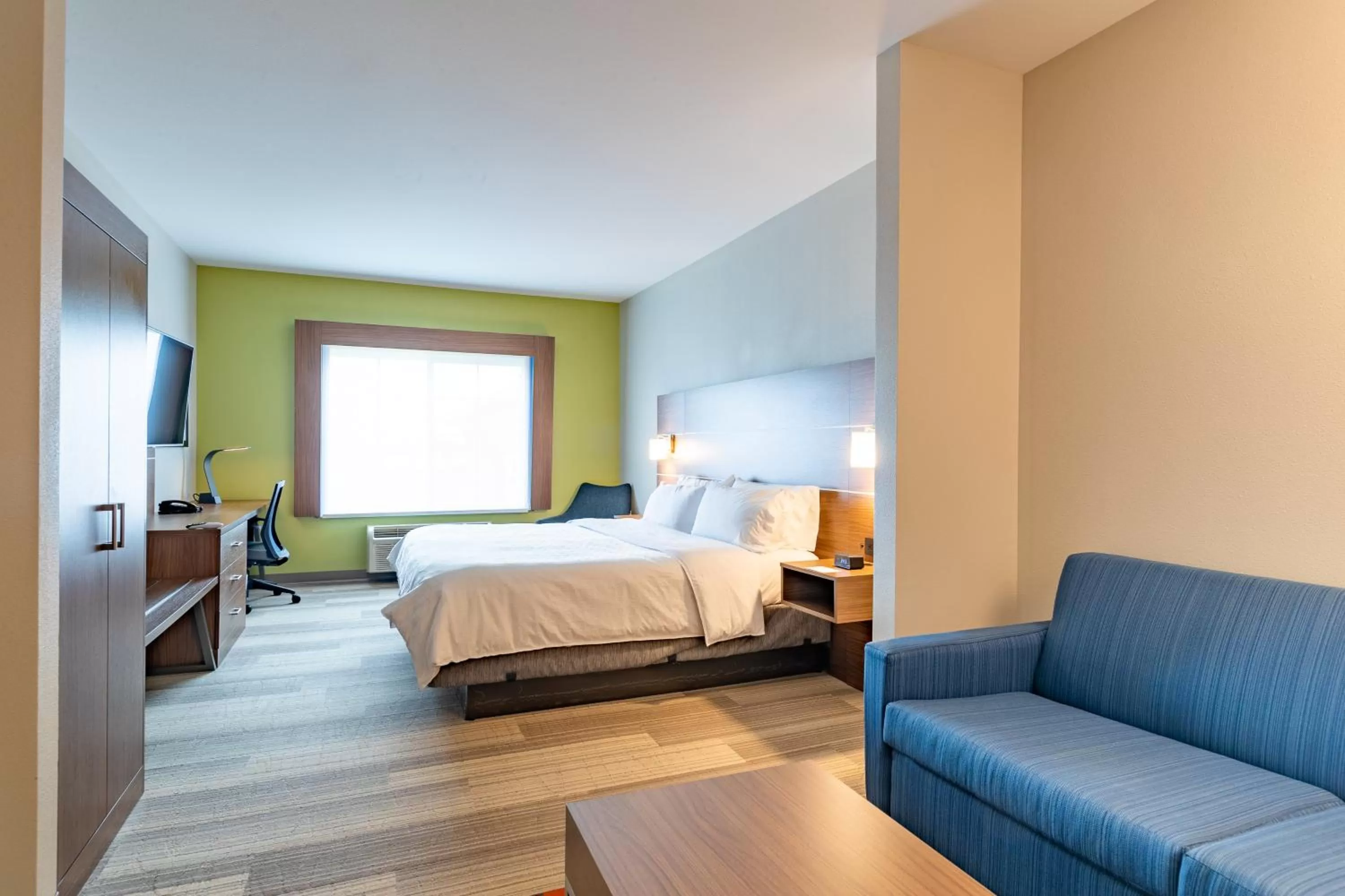 Double Suite - Non-Smoking in Holiday Inn Express Hereford by IHG