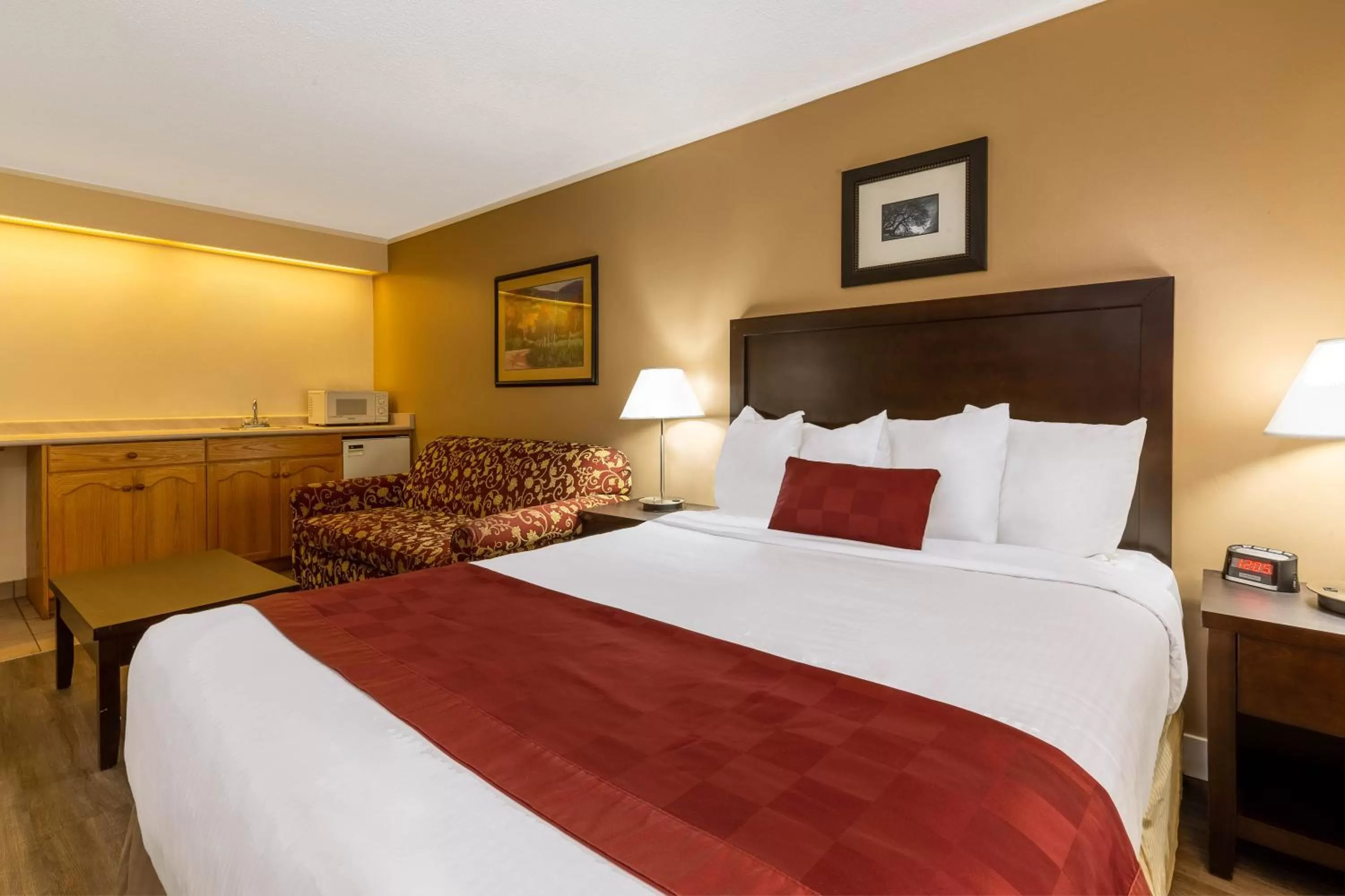 Queen Studio Suite - Non-Smoking in Ramada by Wyndham Coquitlam
