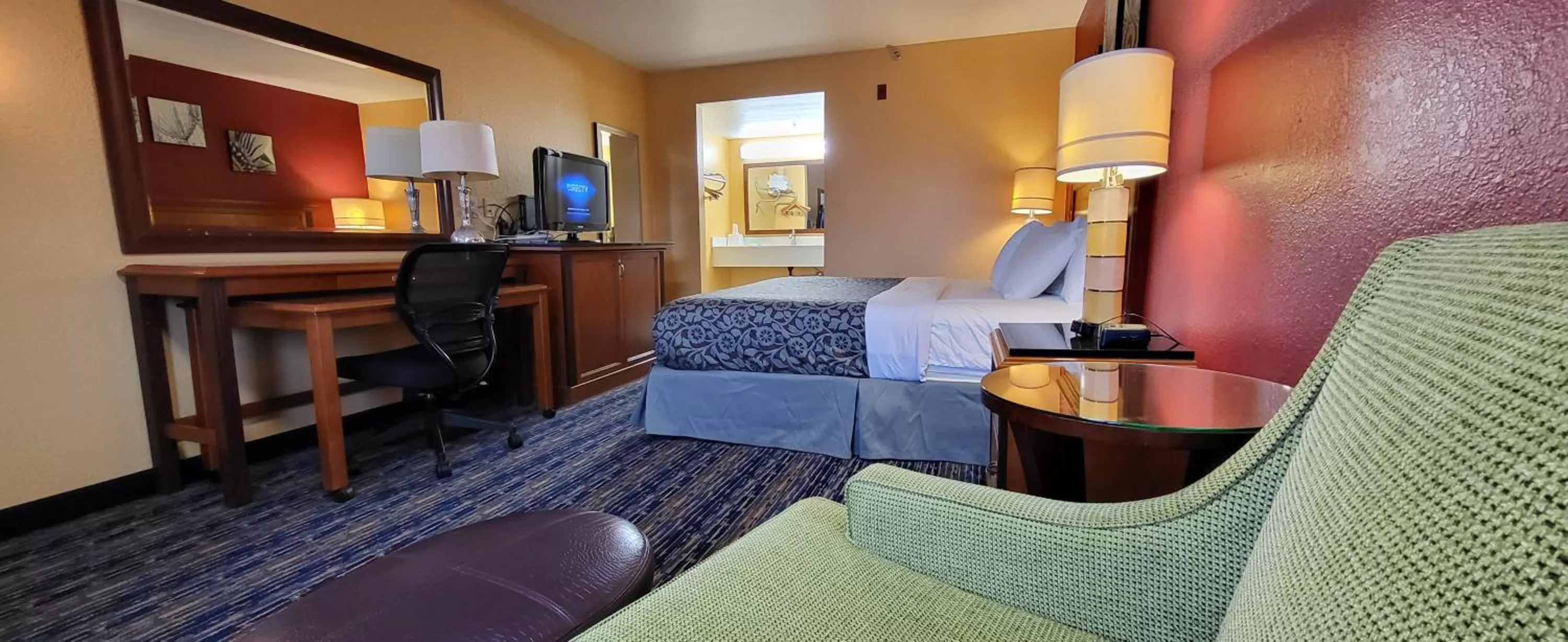 Deluxe King Room - Non-Smoking in Olympic Inn & Suites Port Angeles