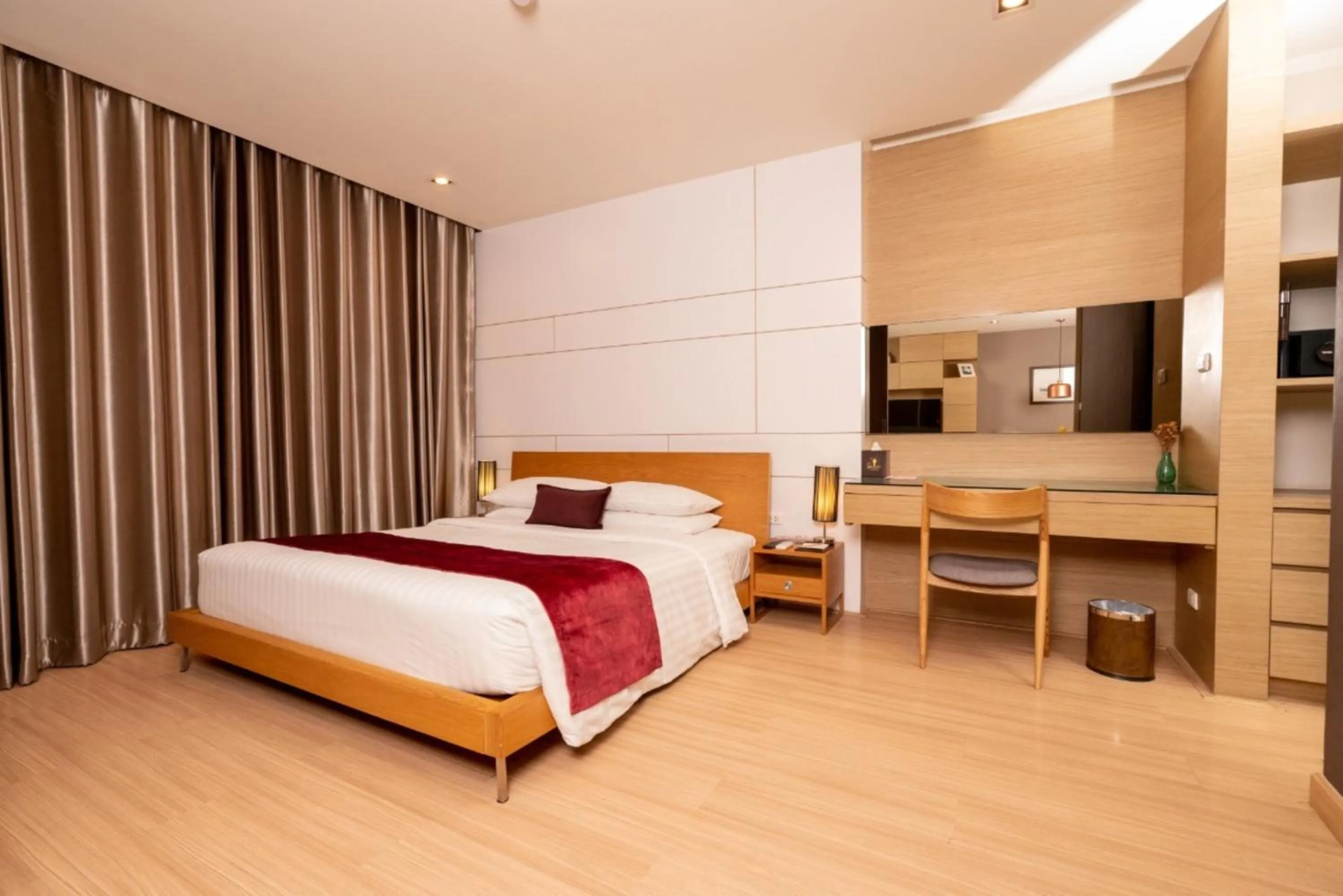 Junior Suite King bed ground floor no window & Balcony in Sanae' Hotel Chiang Mai