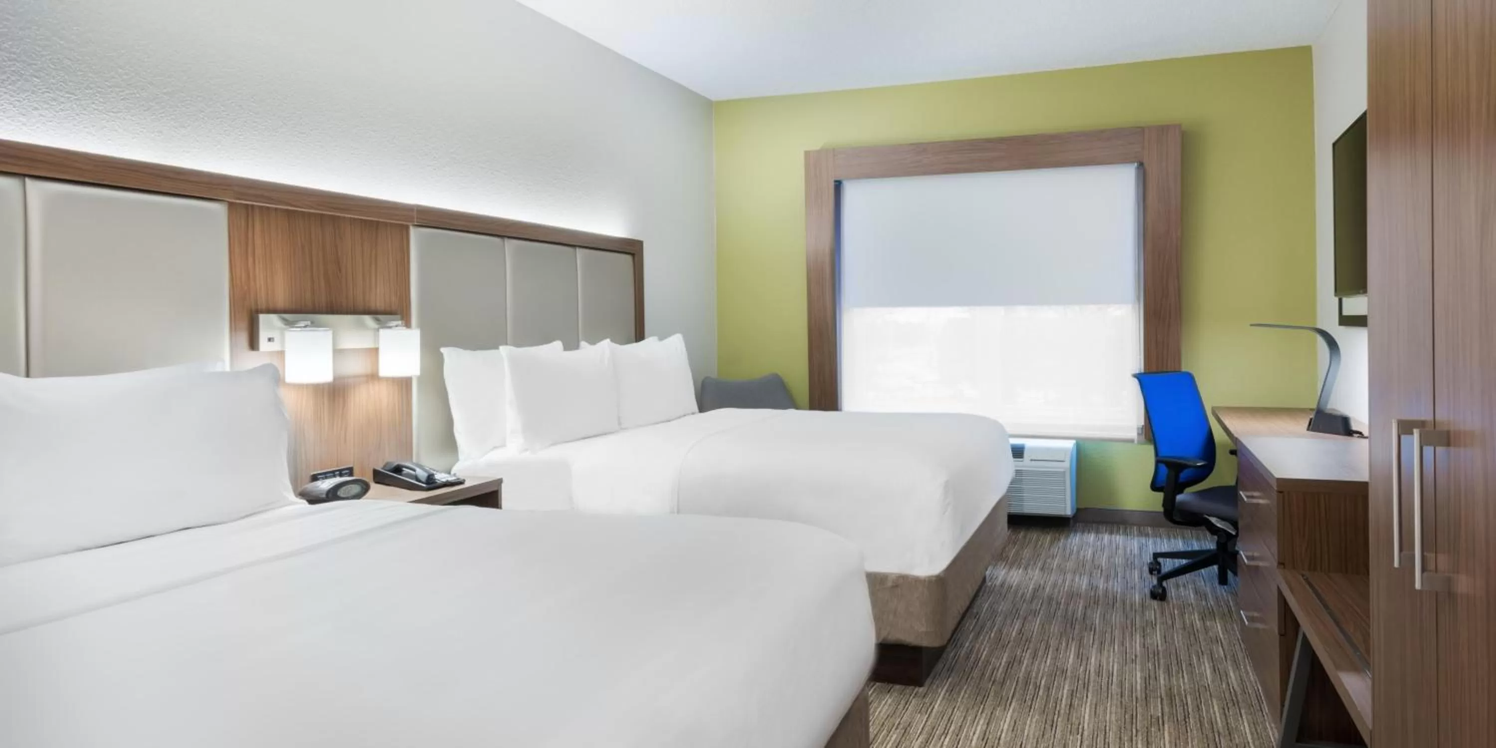 Suite with Two Queen Beds in Holiday Inn Express & Suites Heath - Newark by IHG