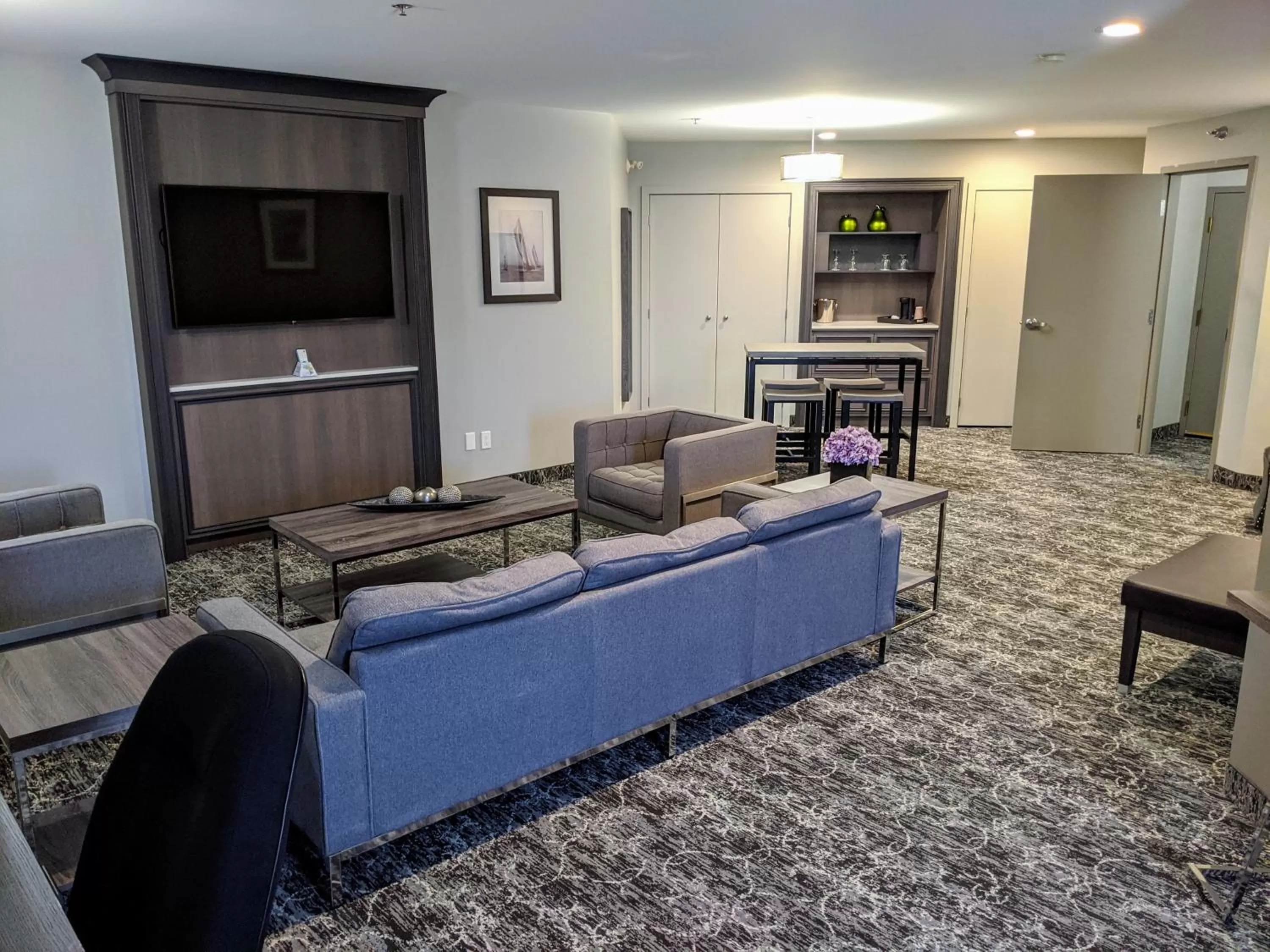 Deluxe King Suite - Non-Smoking in Chateau Bedford Trademark Collection by Wyndham