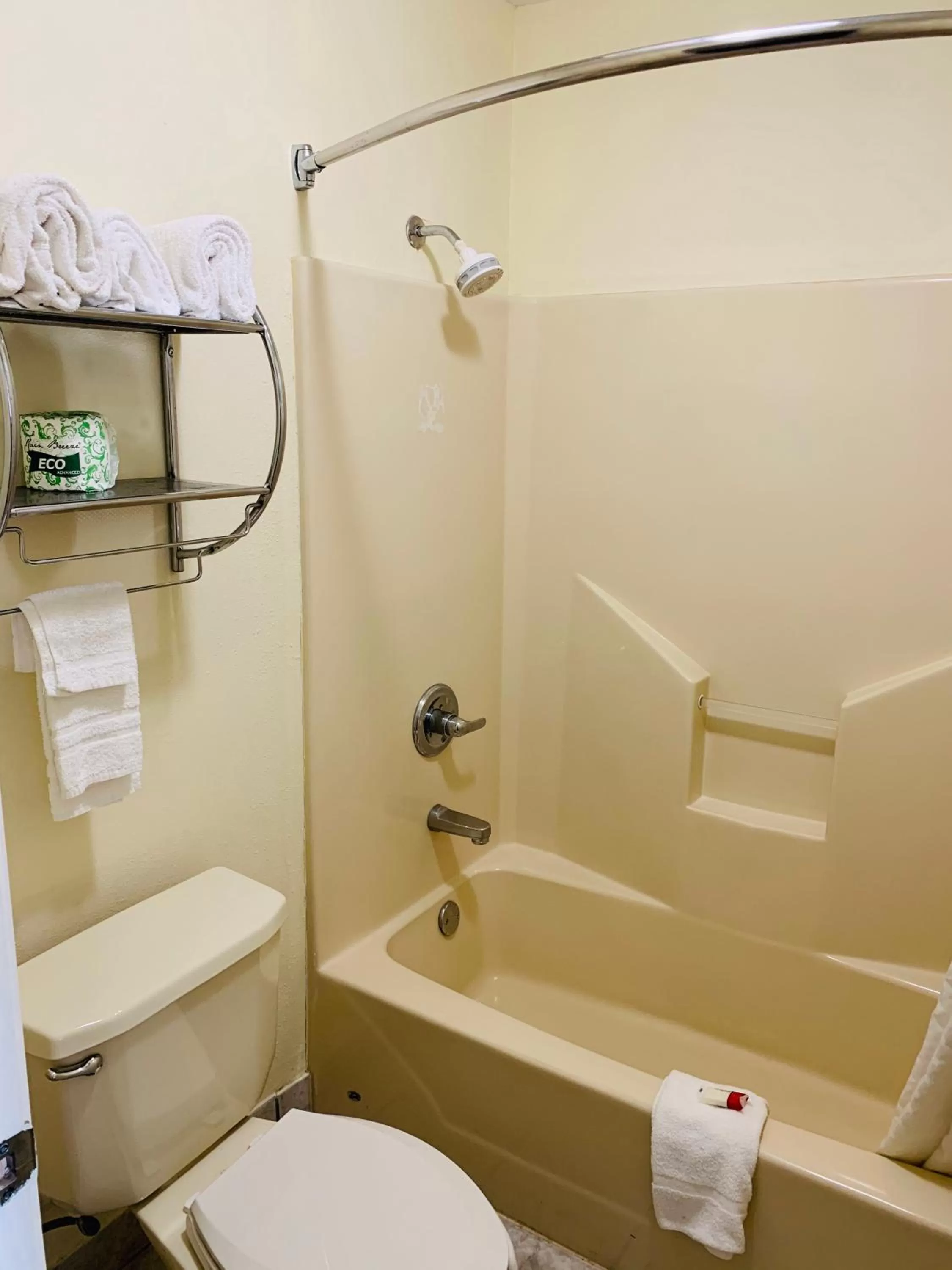 Queen Room with Two Queen Beds - Non-Smoking in Days Inn by Wyndham Trumann AR