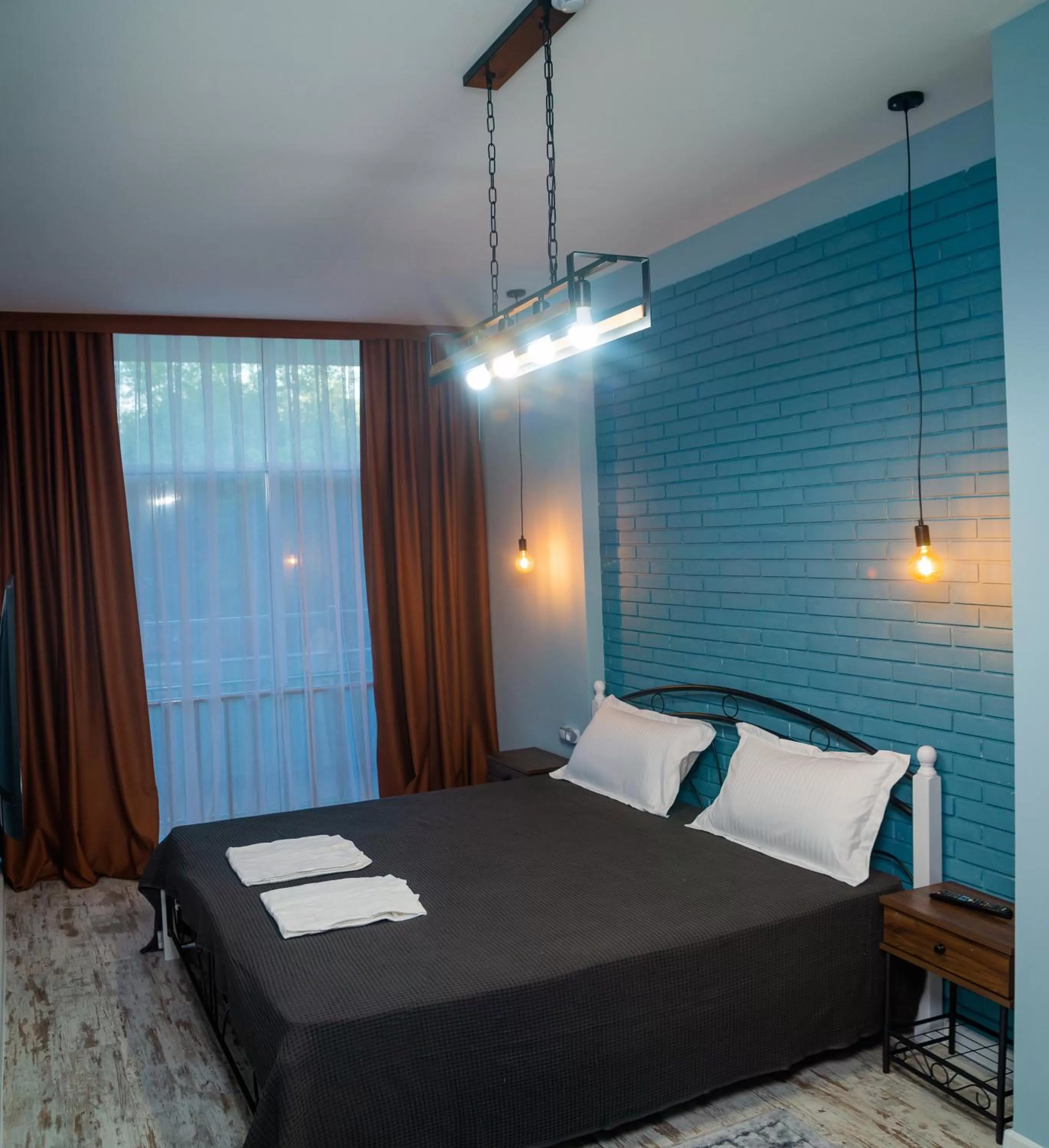 Large Double Room in Hi hotel