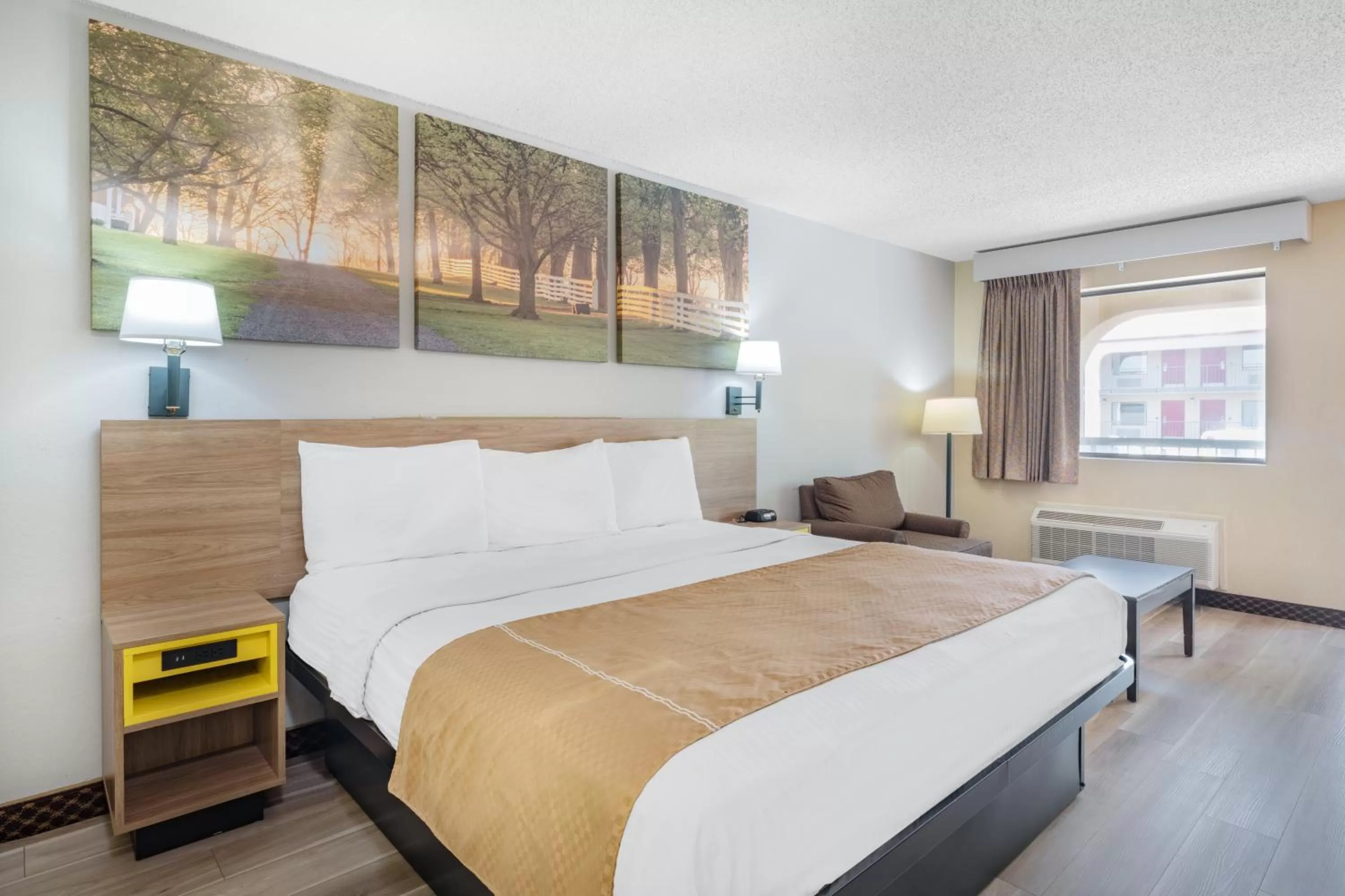 King Room - Non-Smoking in Days Inn by Wyndham Macon I-475