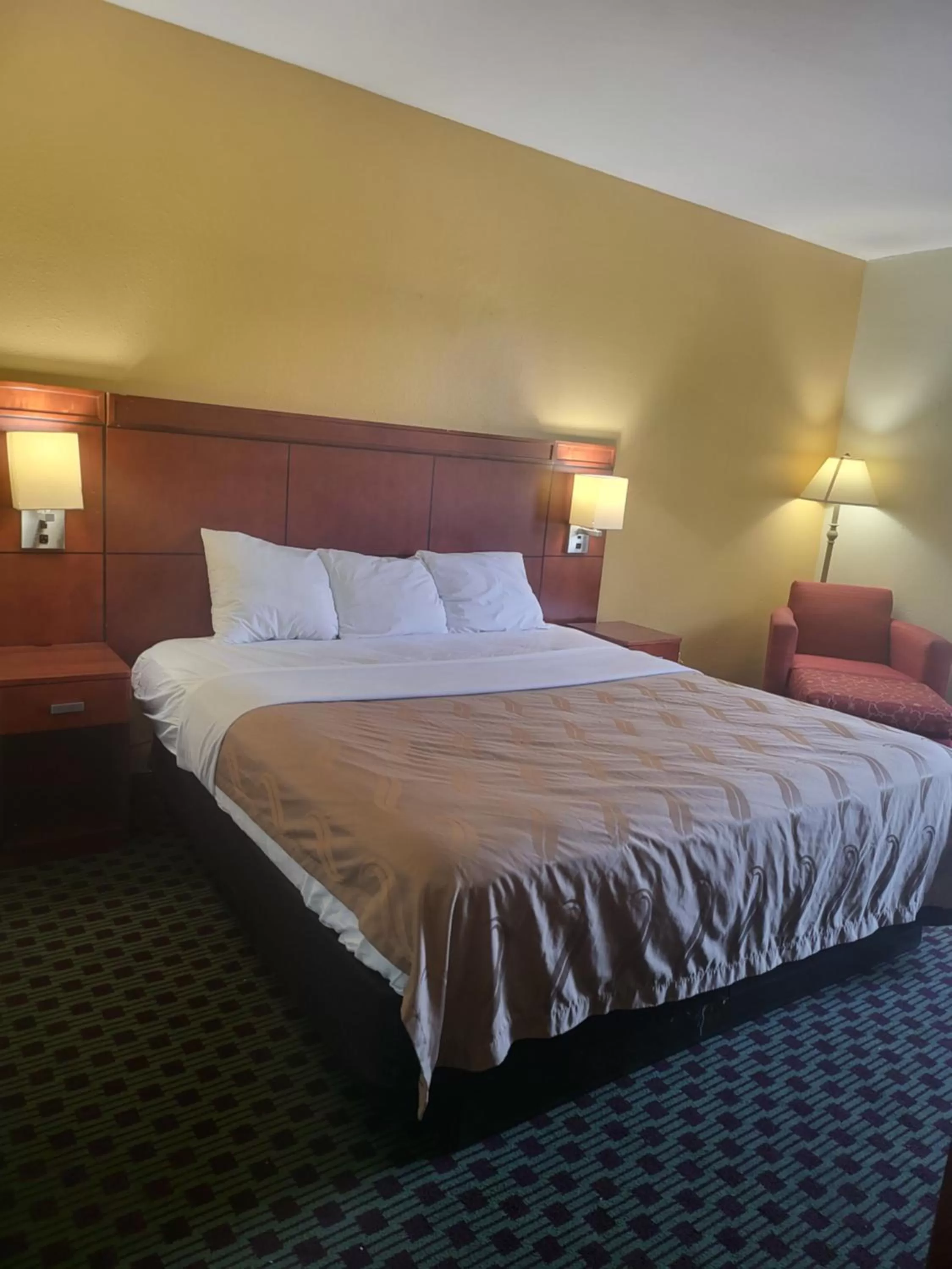 King Room - Mobility Access/Non-Smoking in Baymont by Wyndham Williamsburg