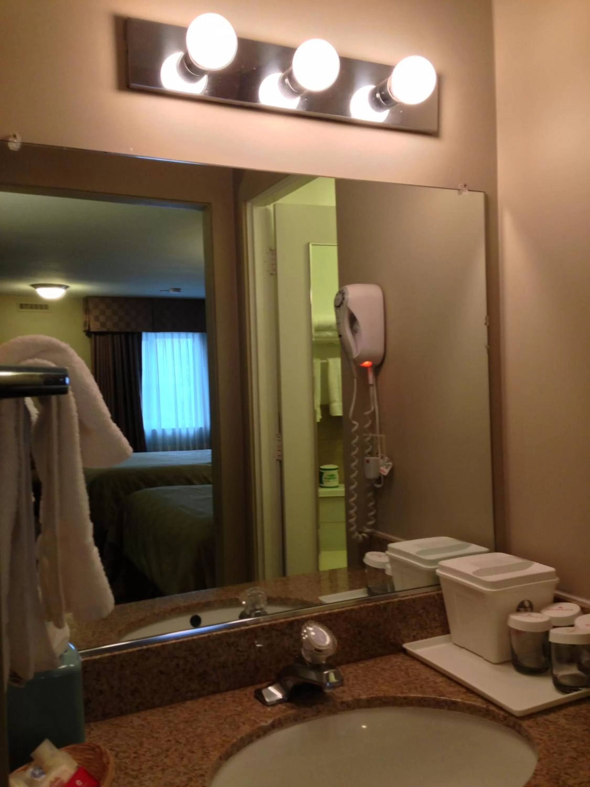 Queen Room with Two Queen Beds - Non-Smoking in Ramada by Wyndham Fresno North