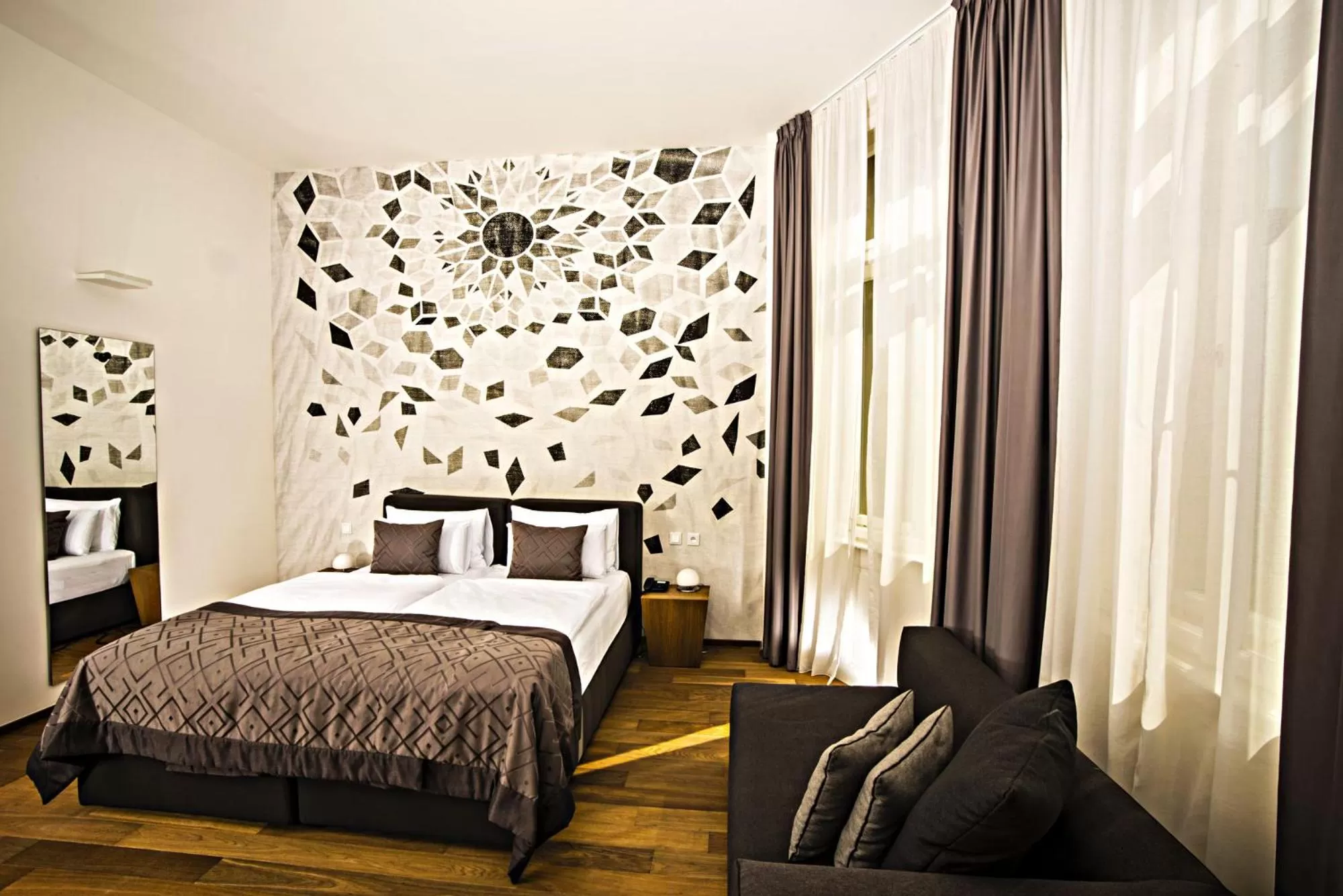 Superior Double or Twin Room with Square View in Hotel Golden Crown