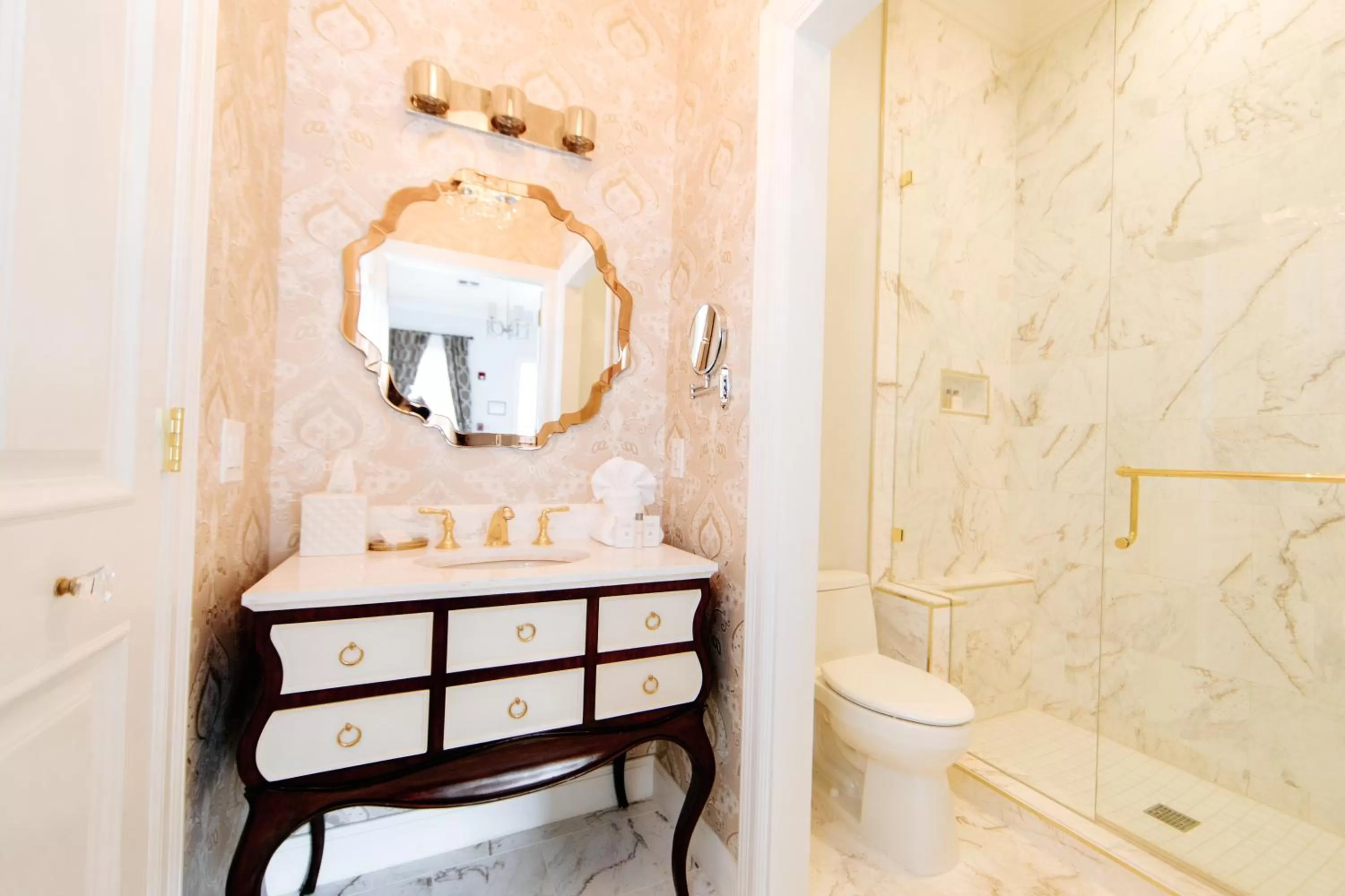 Queen Room in The William Boerne