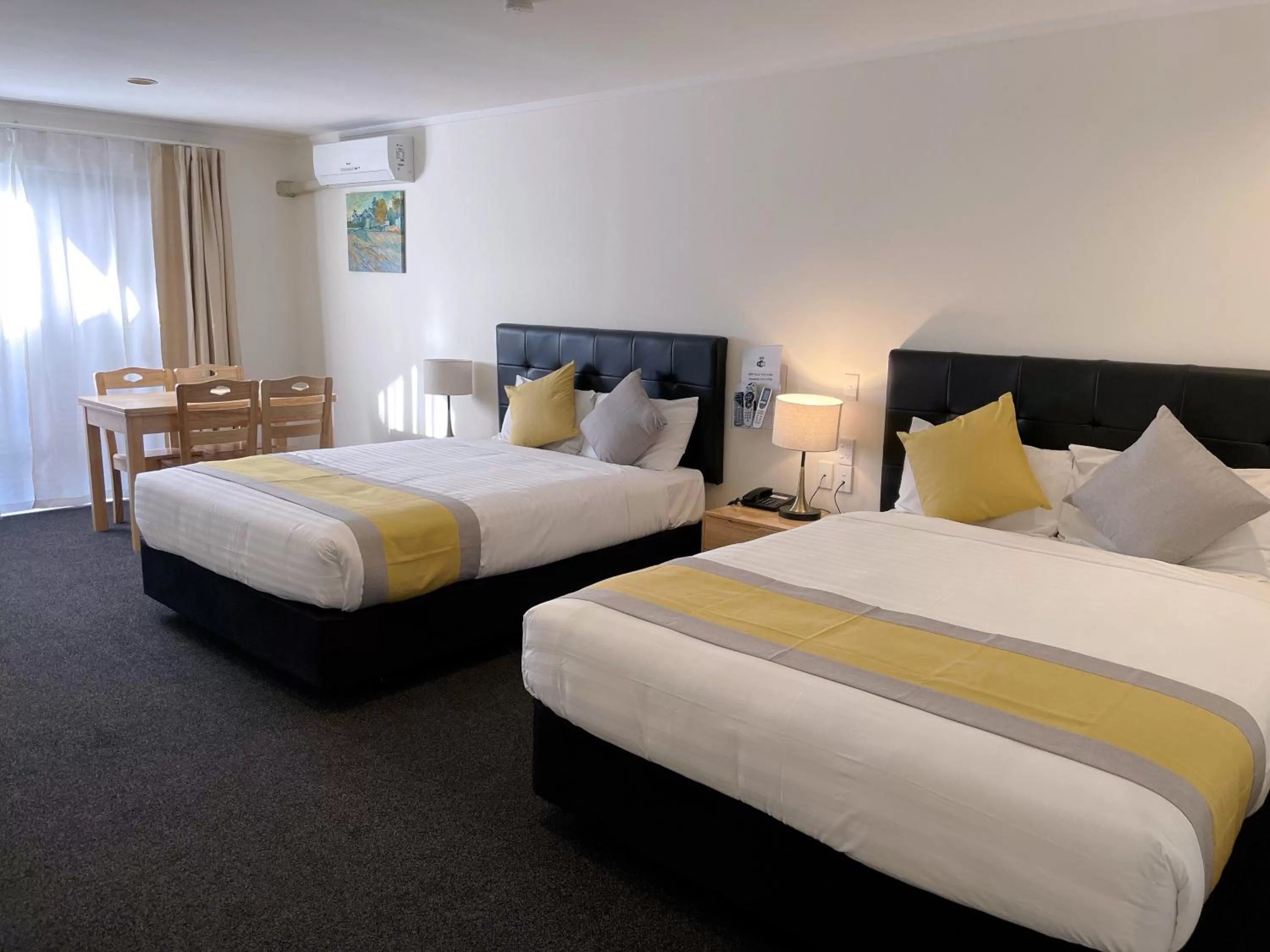 Deluxe Twin Room in Royal Park Lodge